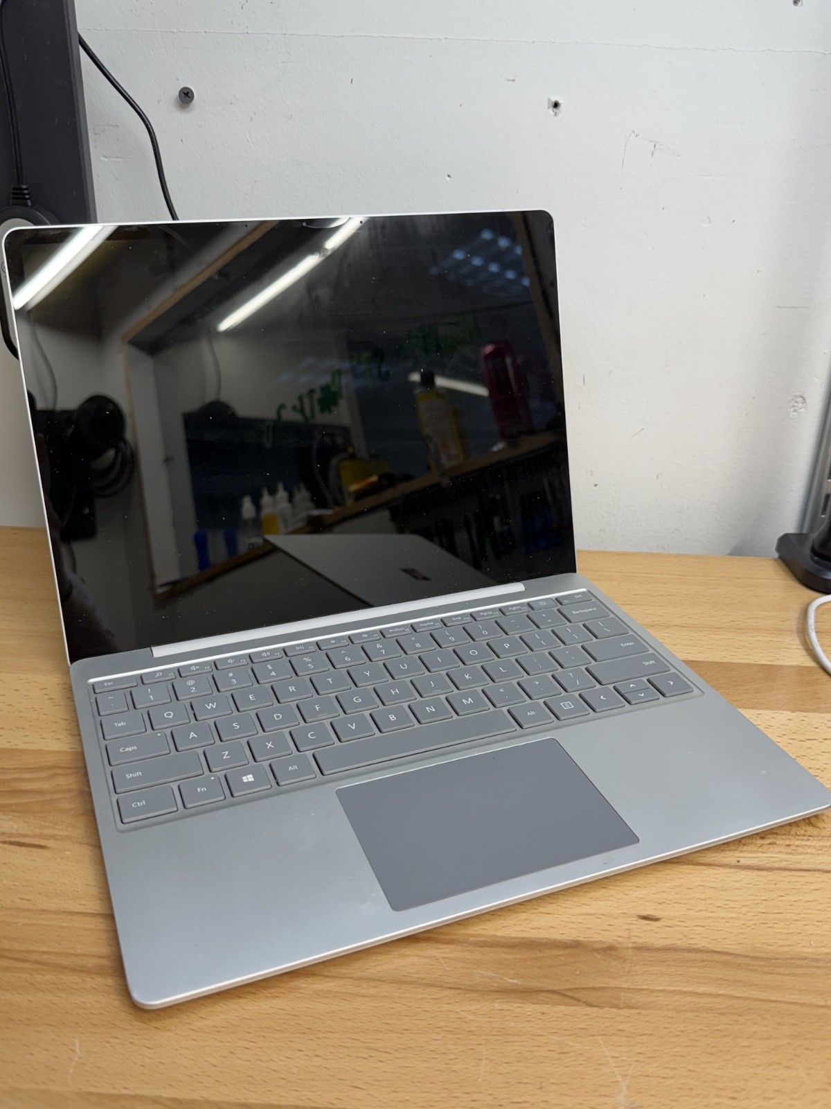 Microsoft Surface Laptop Go 1 1943 12.4 i5-1035G1 1.0GHz 8GB 128GB WORKS CRACKED