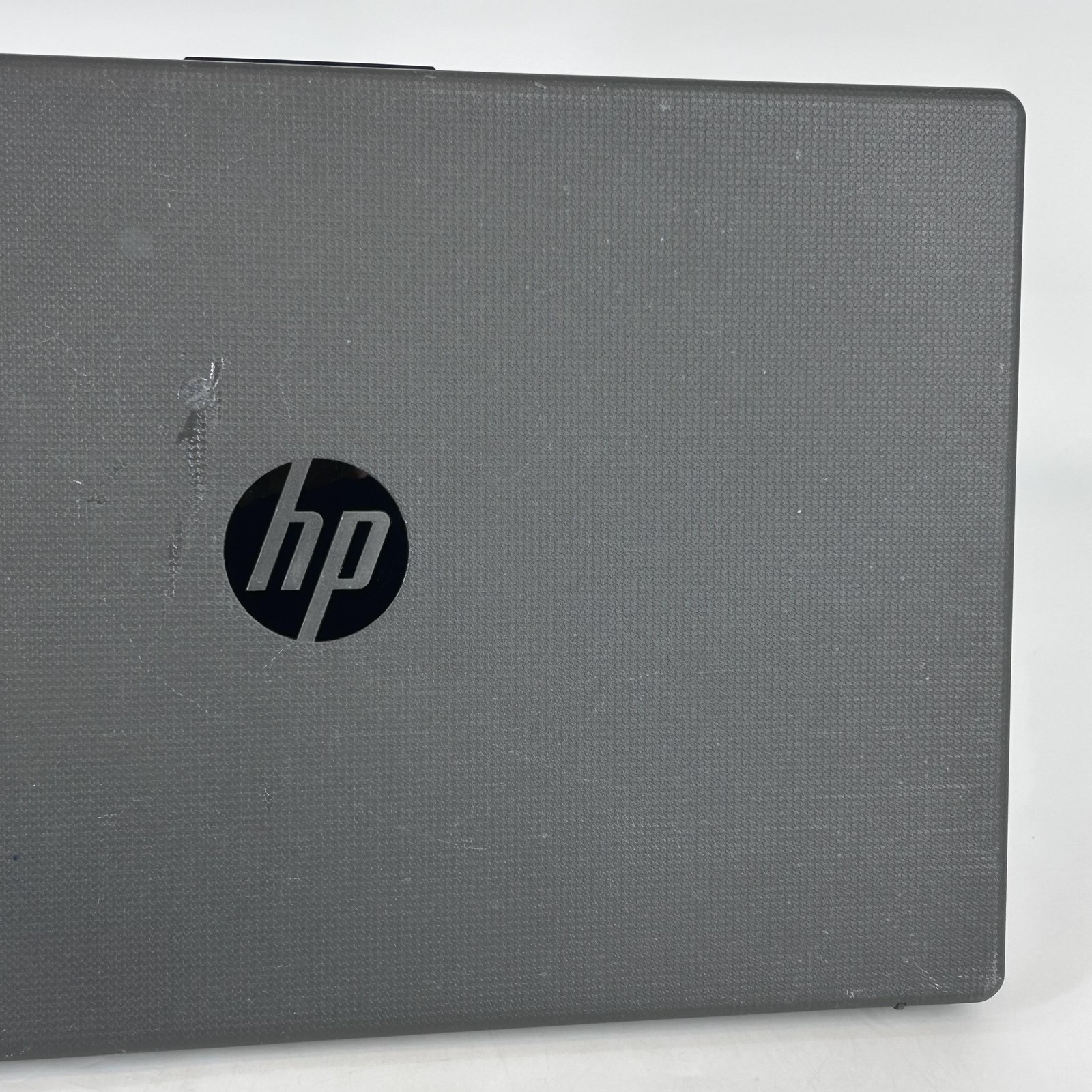HP 255 G10 15.6 Silver HD 2.0 GHz Ryzen 3 7320U 8GB RAM 256GB SMOKE/HERBAL ODOR