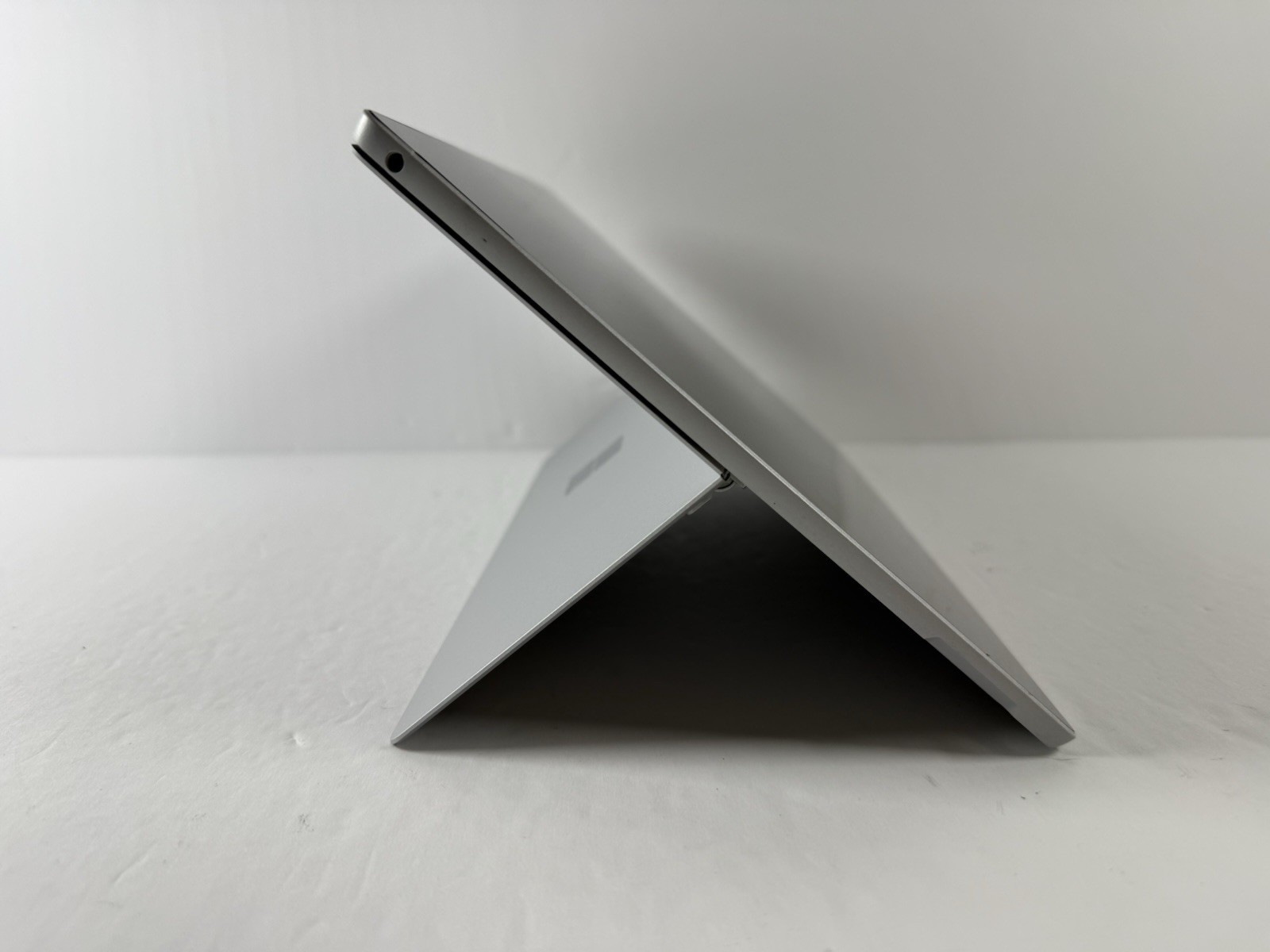 Microsoft Surface Pro 7 plus 1961 Core i5-1135G7 2.4GHz 16GB 256GB Win 11 Pro
