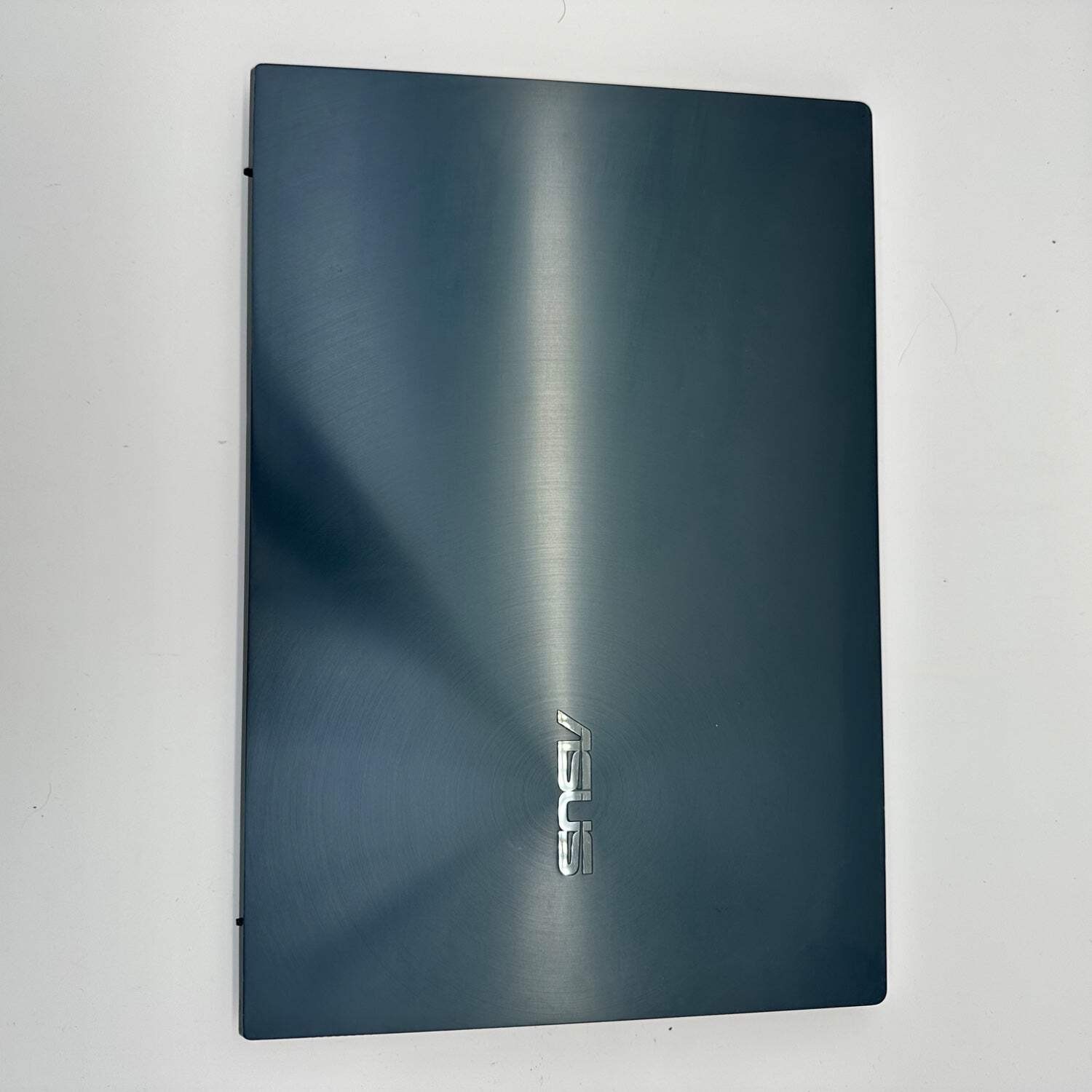 Asus Zenbook Duo 14 14″ i7-1165G7 16GB RAM 500GB SSD Intel Iris Xe Graphics