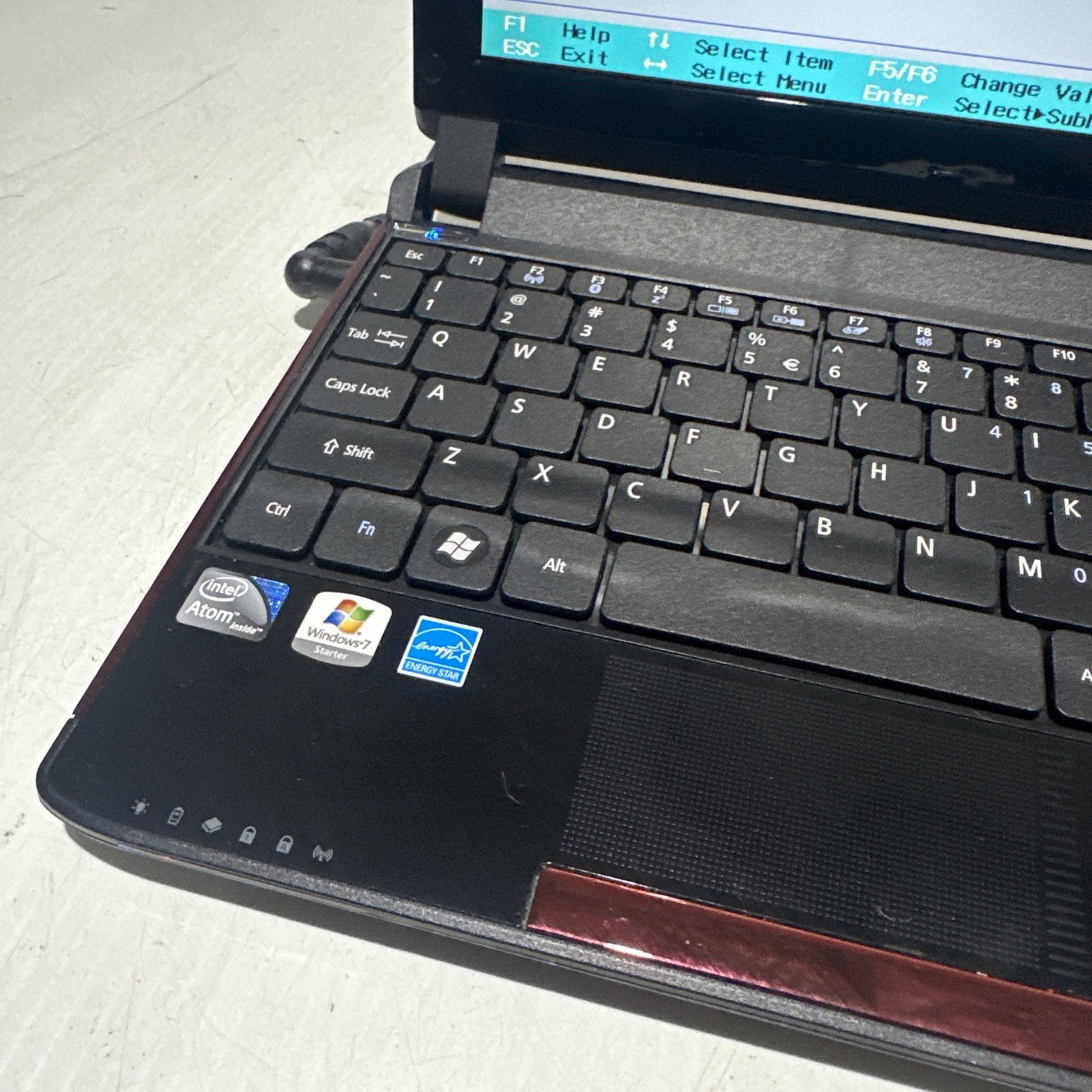 Acer Aspire One 10.1″ Laptop Intel Atom N450 1gb Ram No Drives Boots Bios