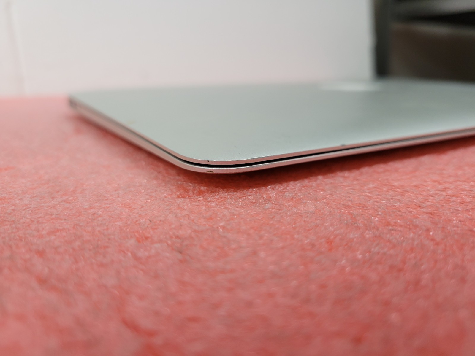 Apple MacBook Air 2015 A1466 13″ i7-5650U 4GB RAM 256GB SSD *Read* | C1066