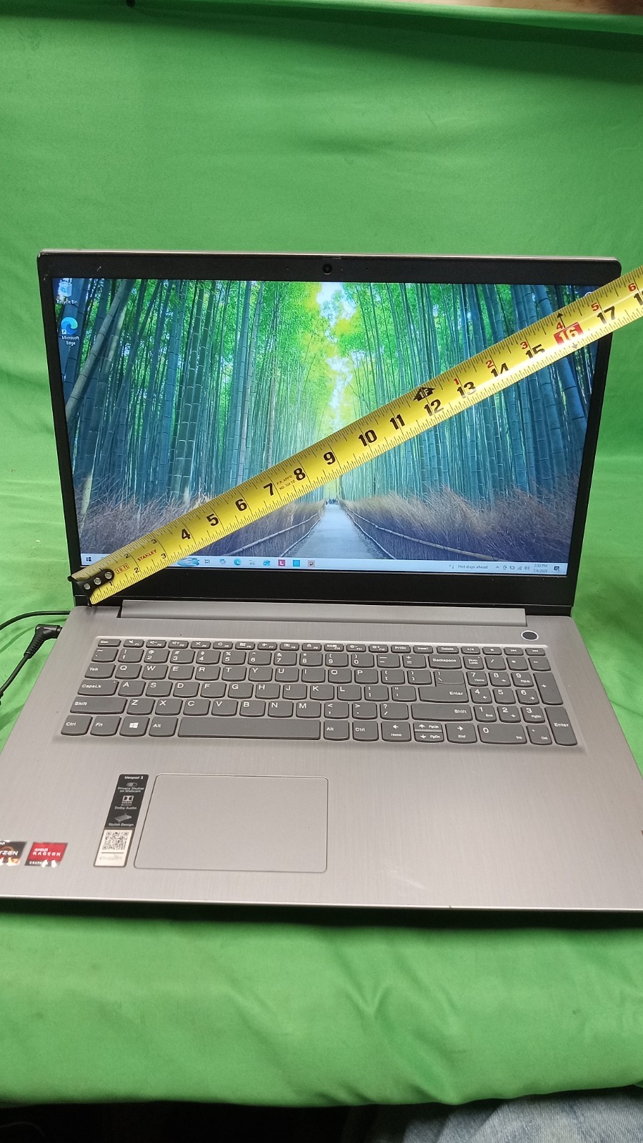 Lenovo IdeaPad 3 17.3″ Laptop AMD Ryzen 7 3700U 12GB RAM 1TB HDD Win10
