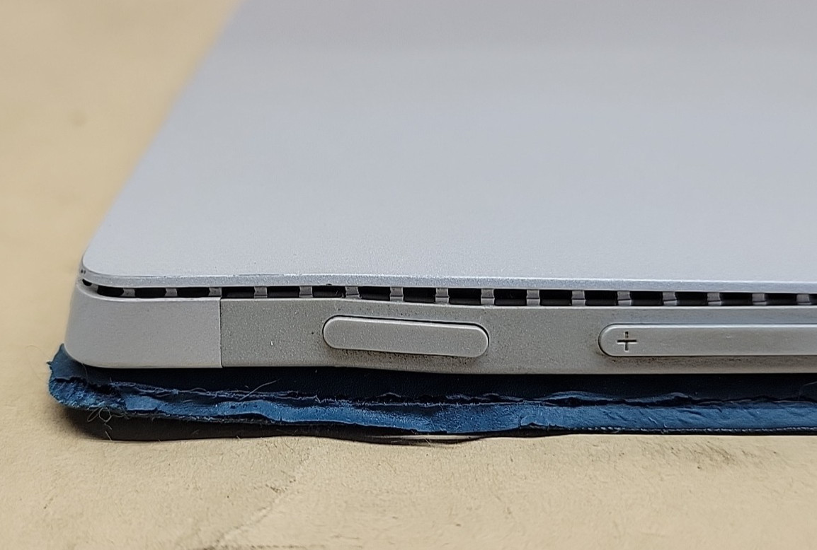 Microsoft Surface Pro 4, Intel Core i5-6300U @ 2.4GHz, 8GB RAM, 256GB SSD, W10P