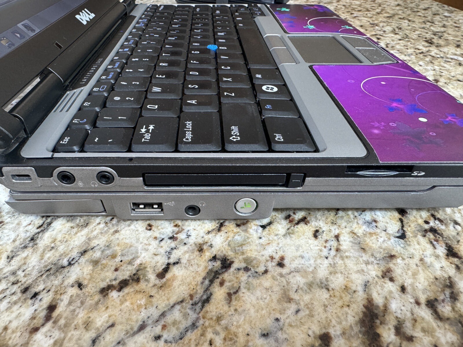 Dell Latitude D430 Core2 Duo 1.33GHz 2GB RAM 60GB HDD Win 7 Pro 32 w/ Media Dock