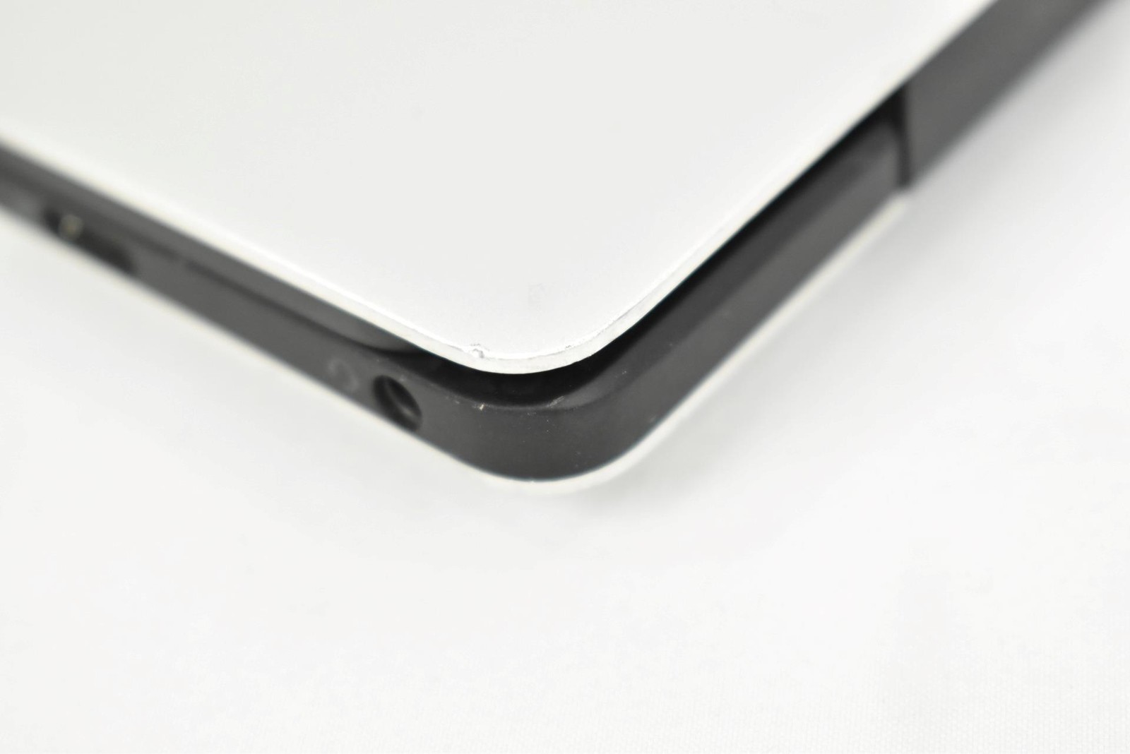 Dell XPS 13 9370 Laptop i7-8550U 1.8GHz 8GB 256GB SSD HD No OS 13.3″ *See Detail