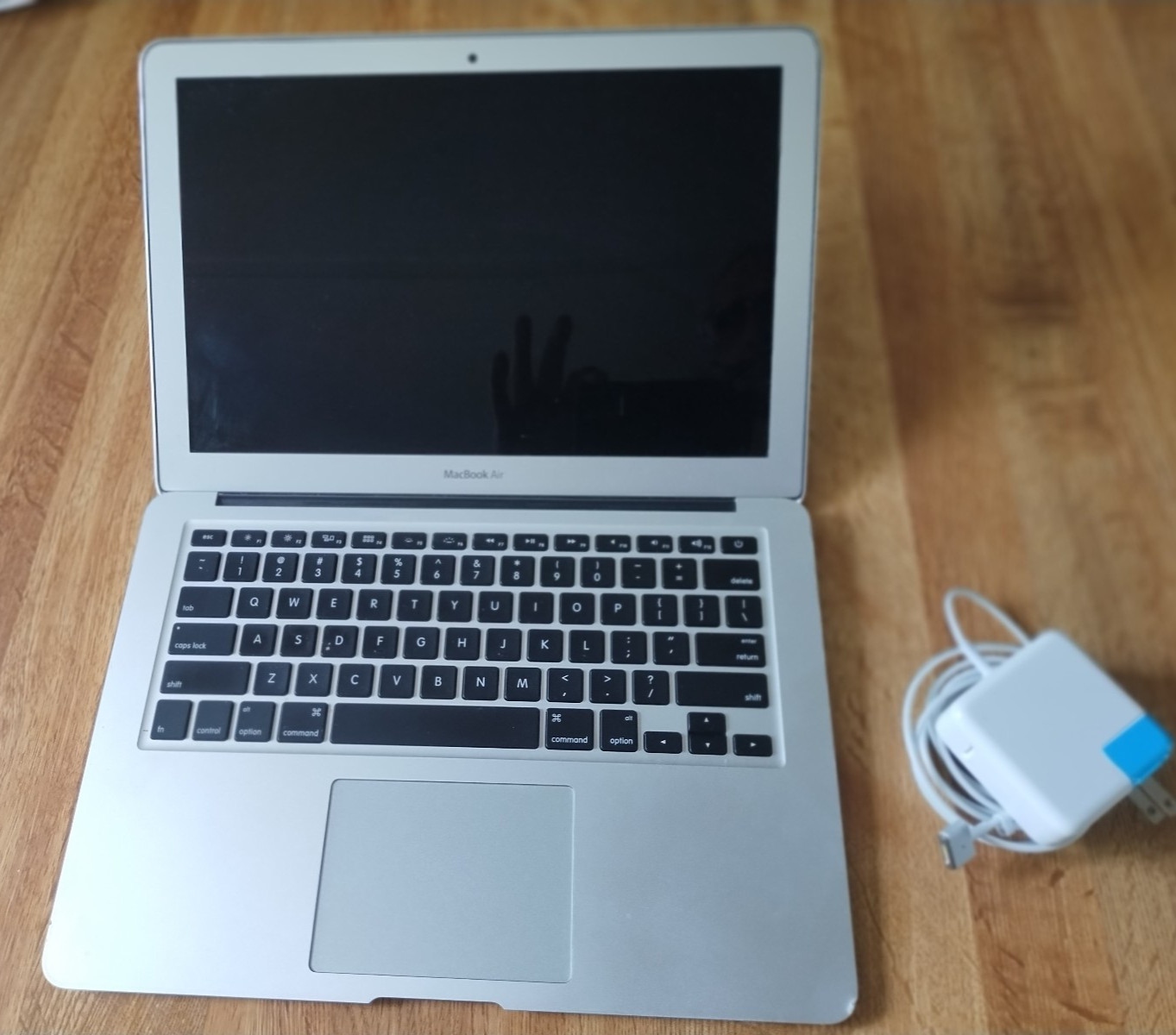 Apple MacBook Air 13” A1466 – 8GB RAM / 256GB SSD – Fresh macOS Catalina Install