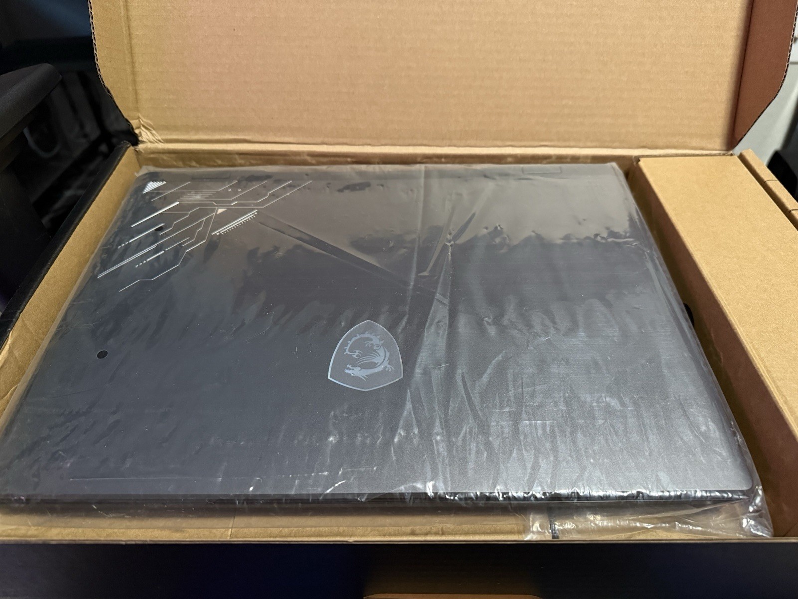 MSI Crosshair 18 HX AI A2XWGKG-012US 18″ Gaming Laptop QHD U9-275HX 5070 1TB