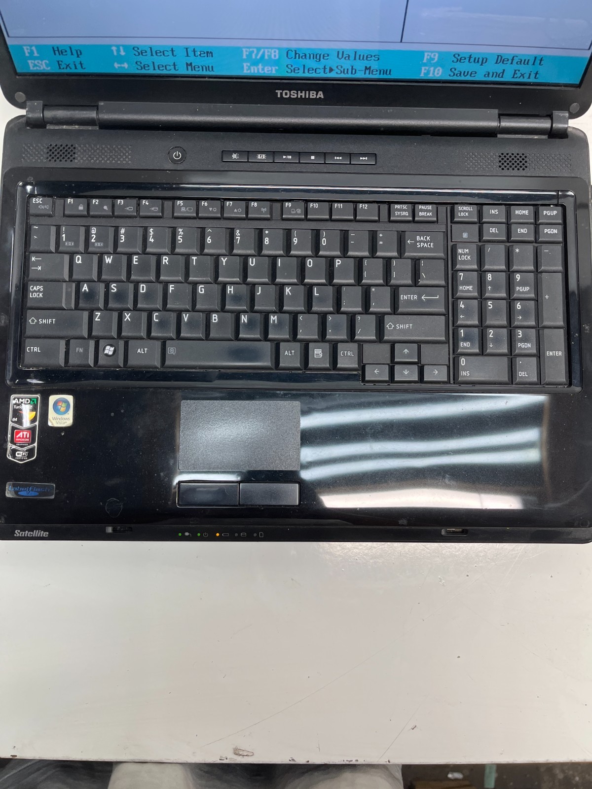 Toshiba Satellite L355D-S7825 AMD Turion 64 X2 2.00GHz NO HDD
