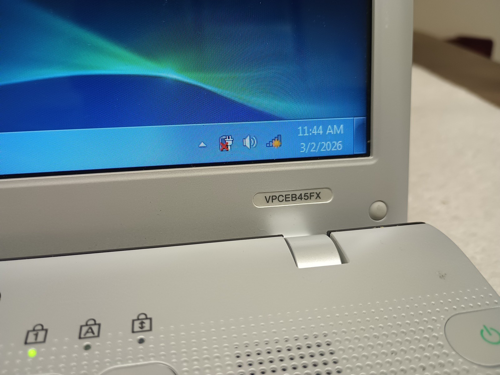 Sony Vaio VPCEB45FX Intel Core i3-380M 2.53GHz 4 GB 320Gb HDD Windows 7