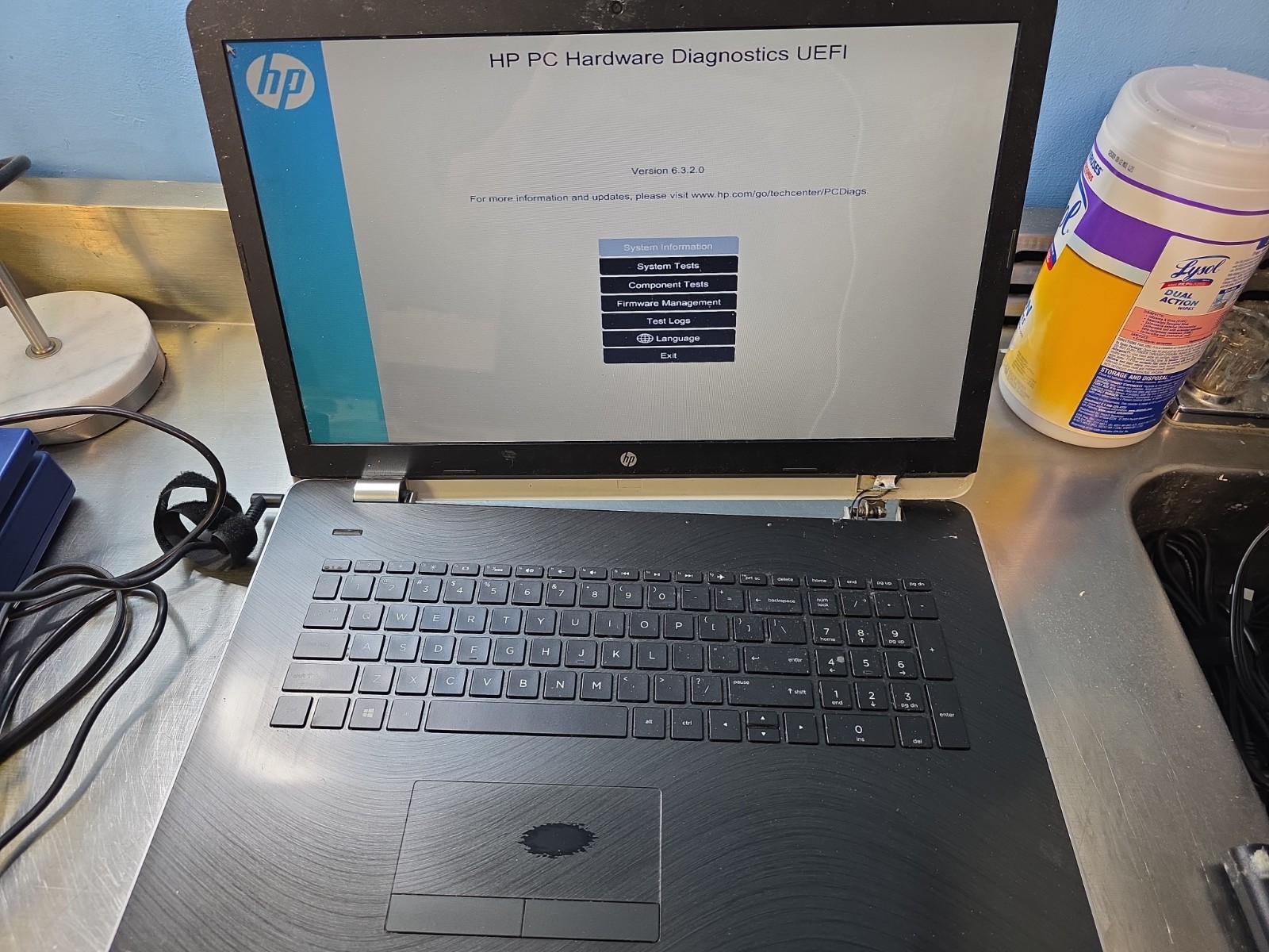 HP Laptop 17 -ak0xx AMD A12-9720p 2.7 GHz 12GB RAM 1TB HDD