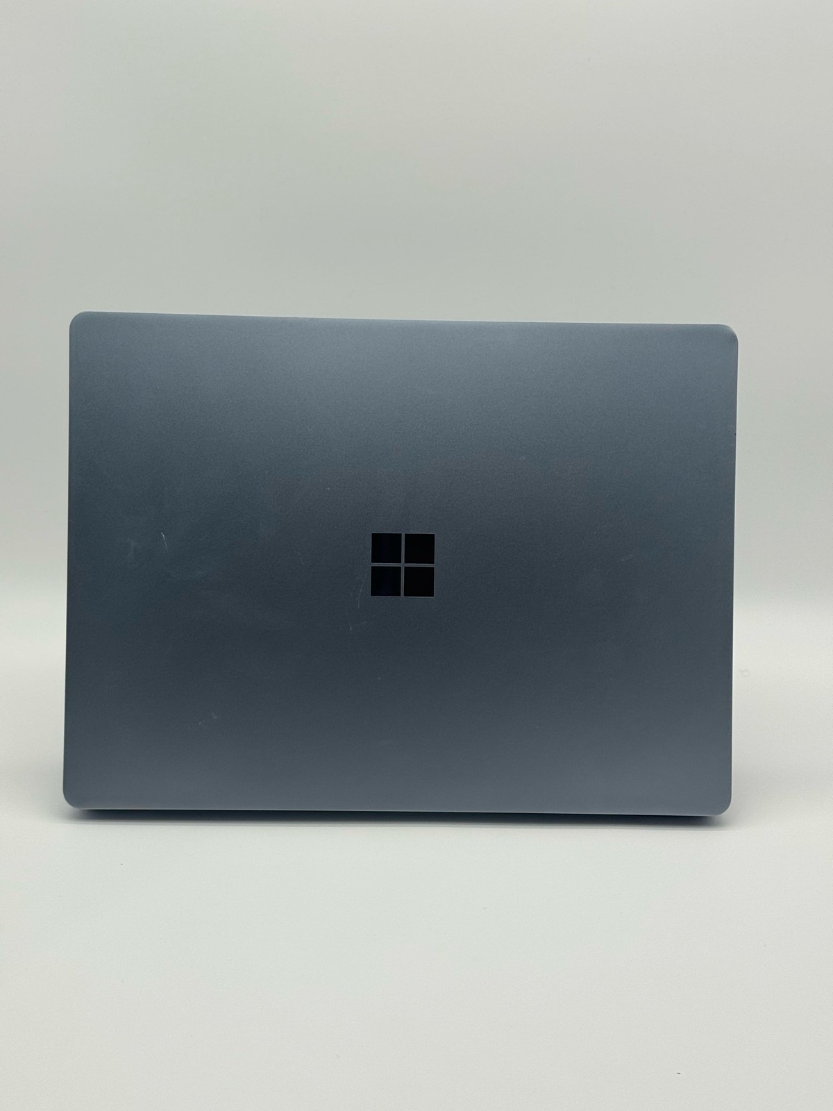 Microsoft Surface Laptop DAG-00001 Intel Core i5 8GB RAM 256GB Platinum