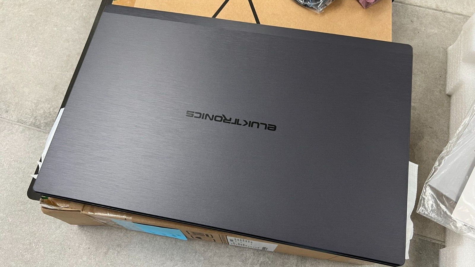 Eluktronics W650RZ1 15.6″ laptop i7 6700HQ 1080p Barebones