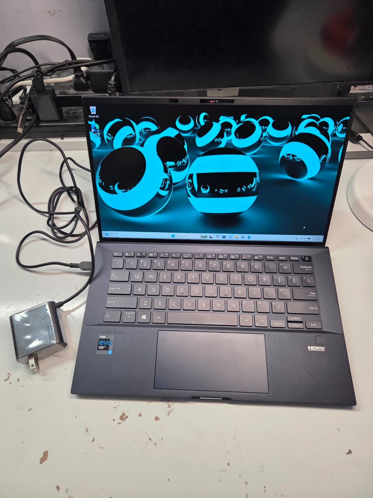 Asus ExpertBook 14″ B9450CE i7-1165G7 SSD-512GB RAM-32GB Laptop. ( only 2.2lb )