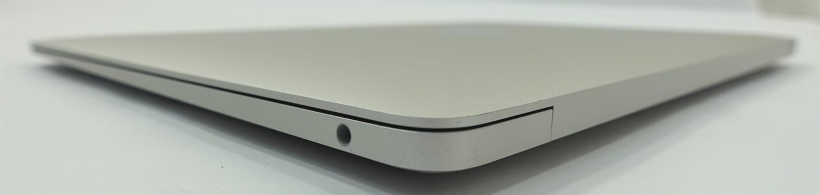 Apple MacBook Air 2020 A2179 13.3″ Core i5-1030NG7 1.1GHz 8GB 256GB Laptop