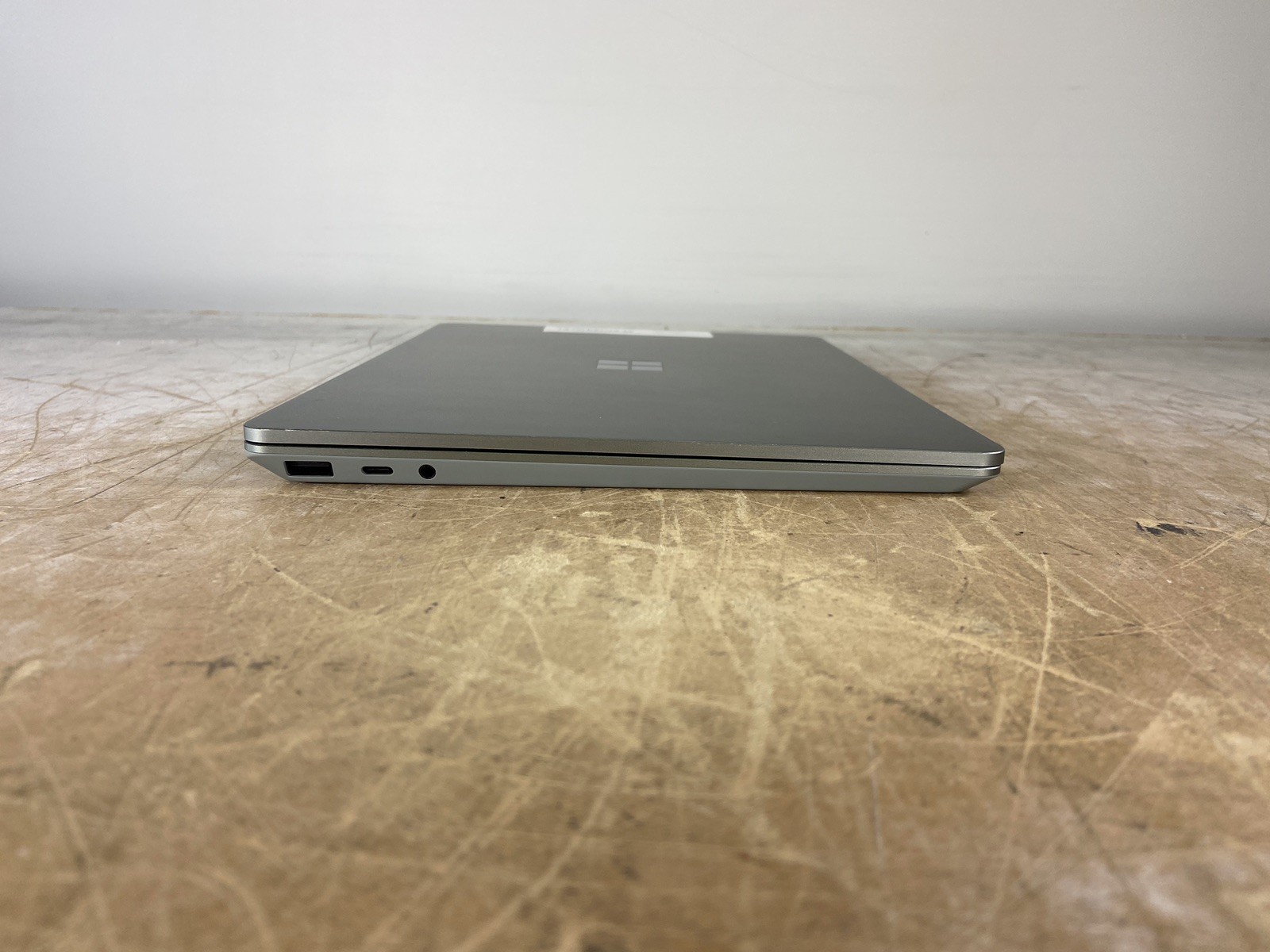 MICROSOFT SURFACE LAPTOP GO 2 (2013) i5-1135G7 @ 2.4GHz, 8GB RAM, 128GB SSD