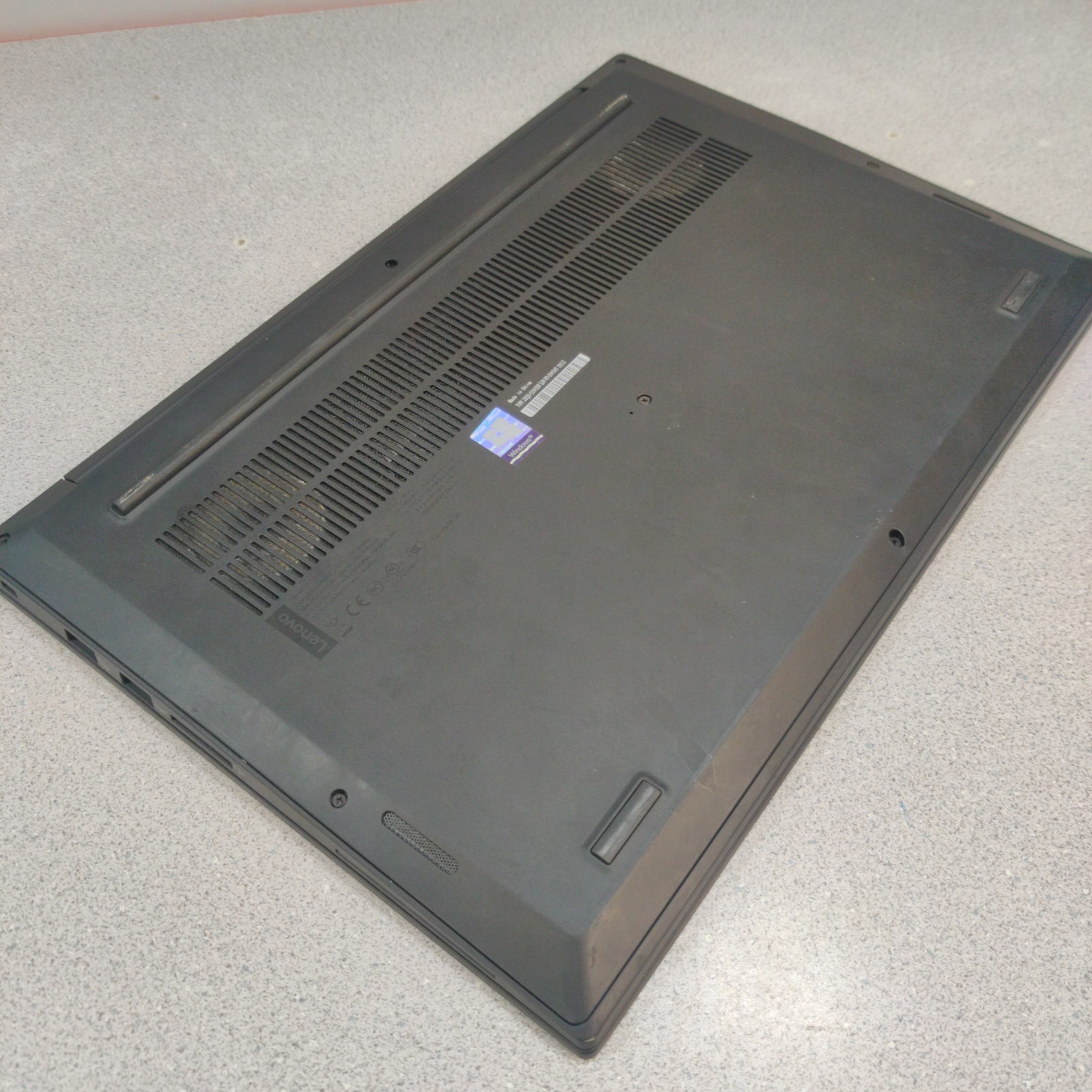 Lenovo P1 Gen 2 i7-9850H 32GB RAM Quadro T1000 NO SSD/OS/AC ADAPTER – Used
