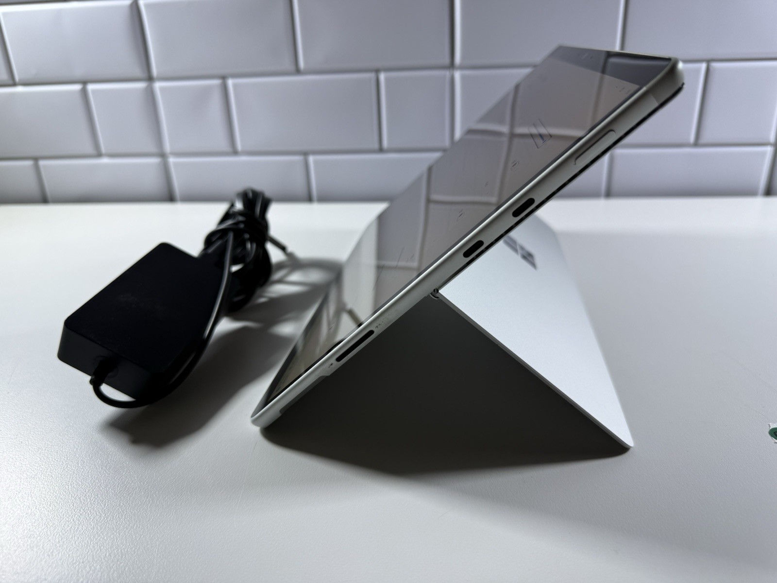 Microsoft Surface Pro 8 (1982) i5-1145G7 – 16GB RAM – 256GB 120Hz – Win 11 Pro