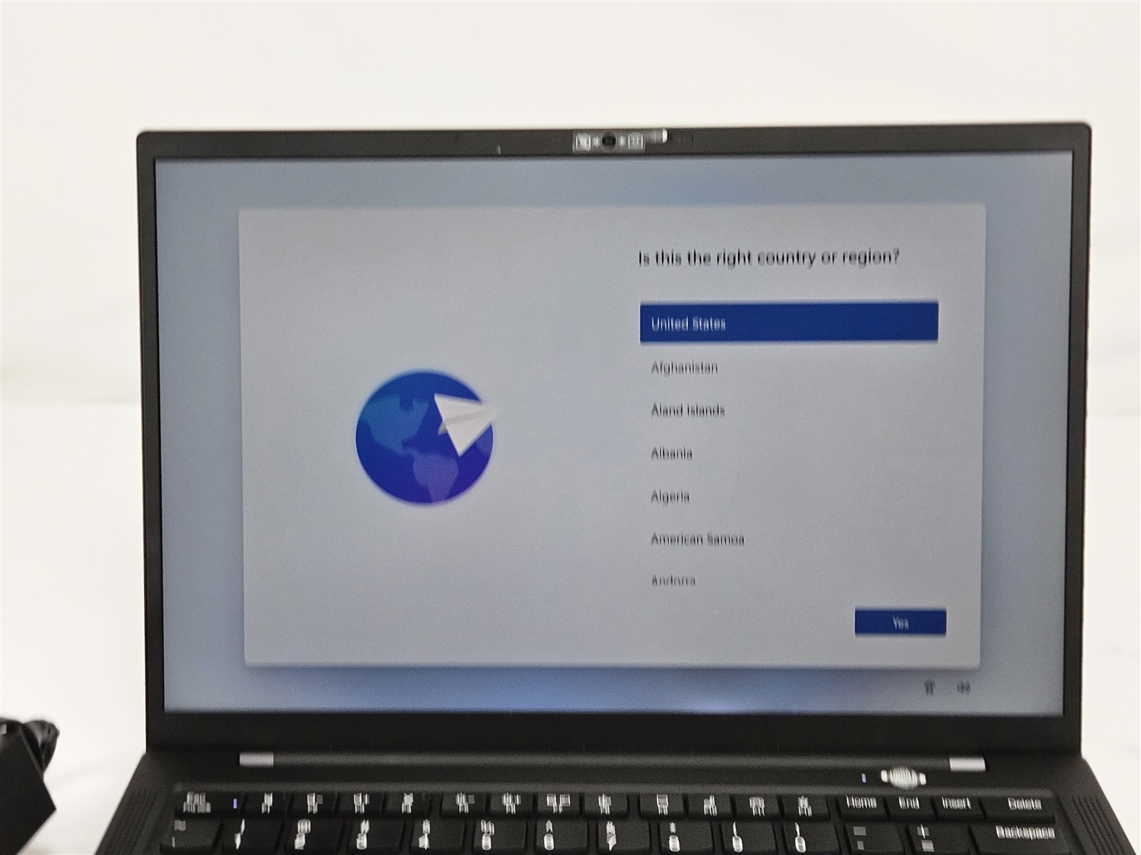 Lenovo 14″ ThinkPad X1 Carbon Gen 9 Intel Core i7-1185G7 16GB 256GB SSD Win11