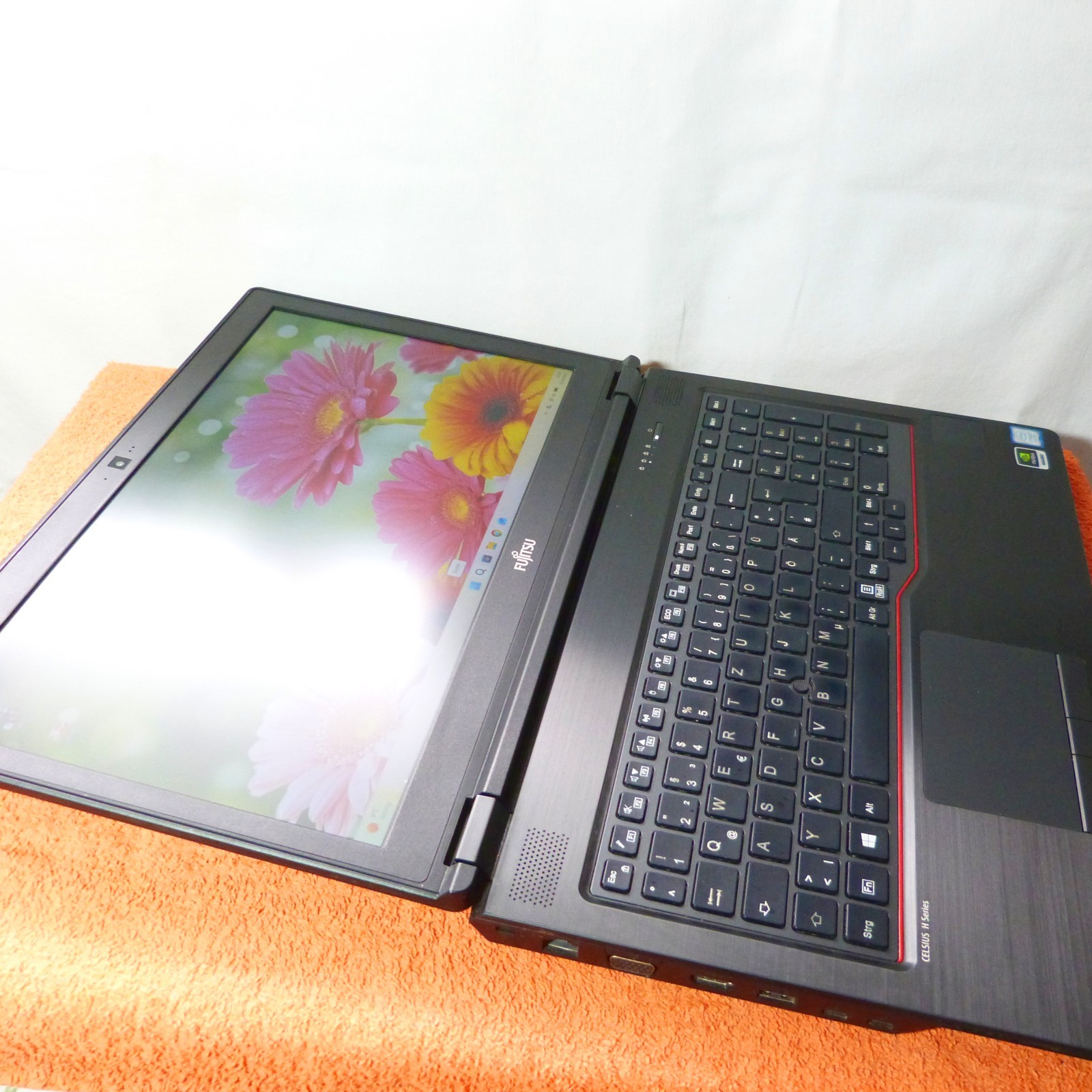 Fujitsu H780 ELITE WORKSTATION 180 Degree FULLHD l 32GB RAM NEW SSD Windows 1…