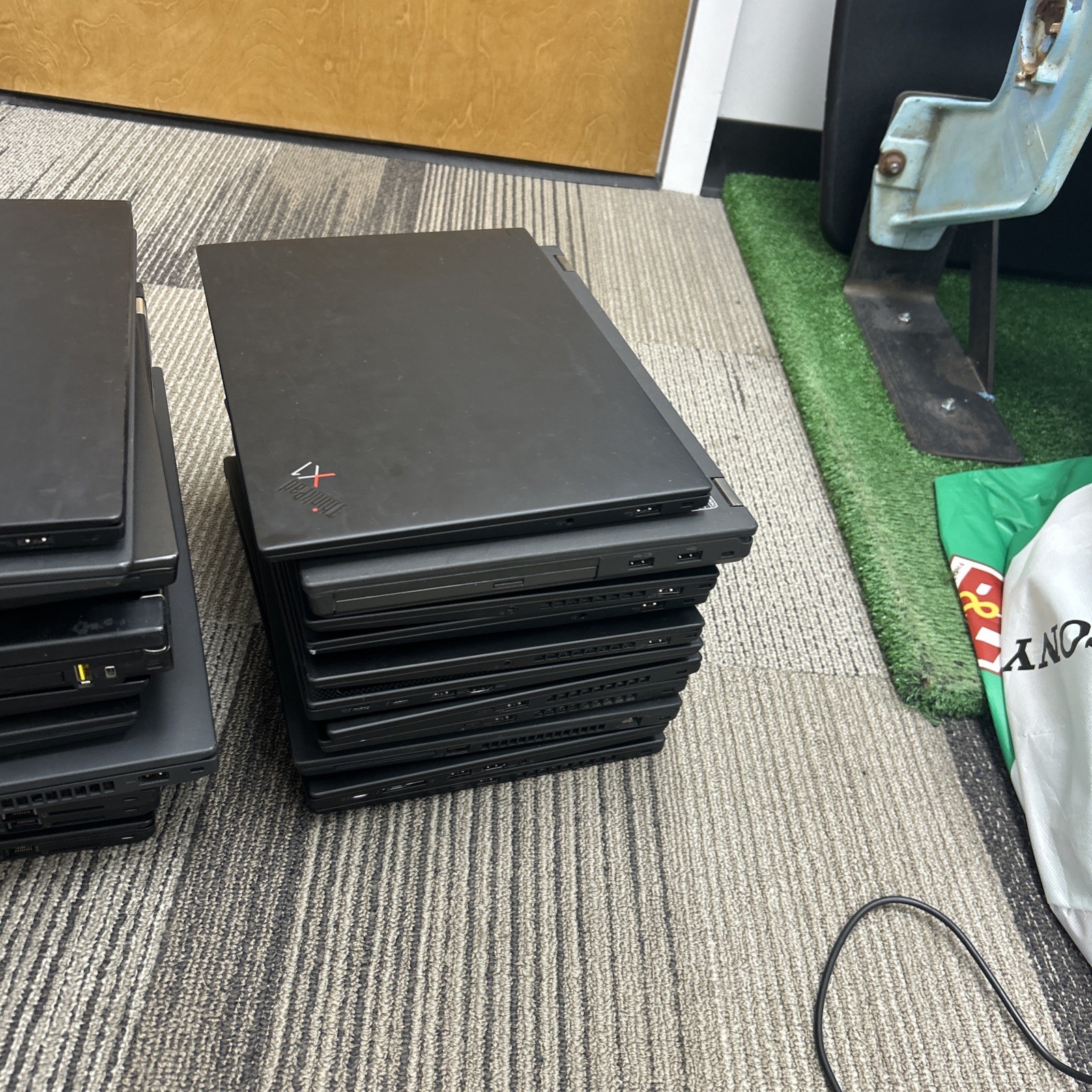 Lot of 34 Lenovo Thinkpads-No Internal Storage Drive-Issues powering on Laptops