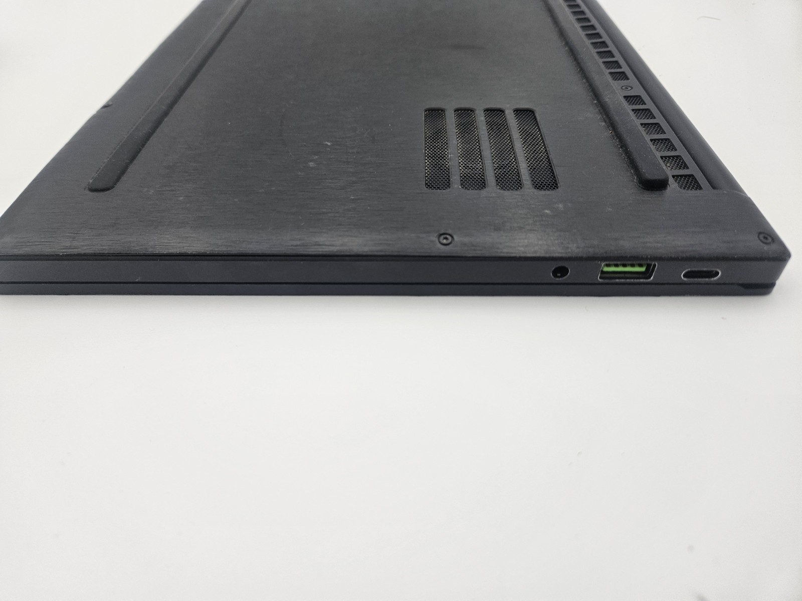 Razer Blade Stealth 13″ 2019 Intel Core i7 NO POWER For Parts/Repair