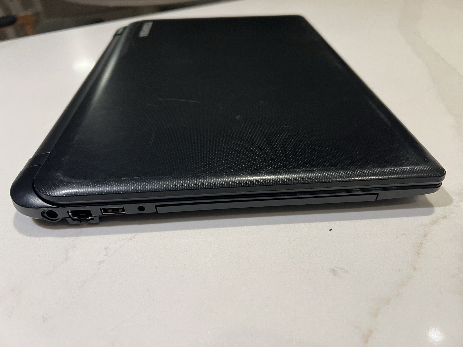 Toshiba Satellite C55D-B5308 AMD E1-2100 APU 8 Gig Ram 500 Gig Storage