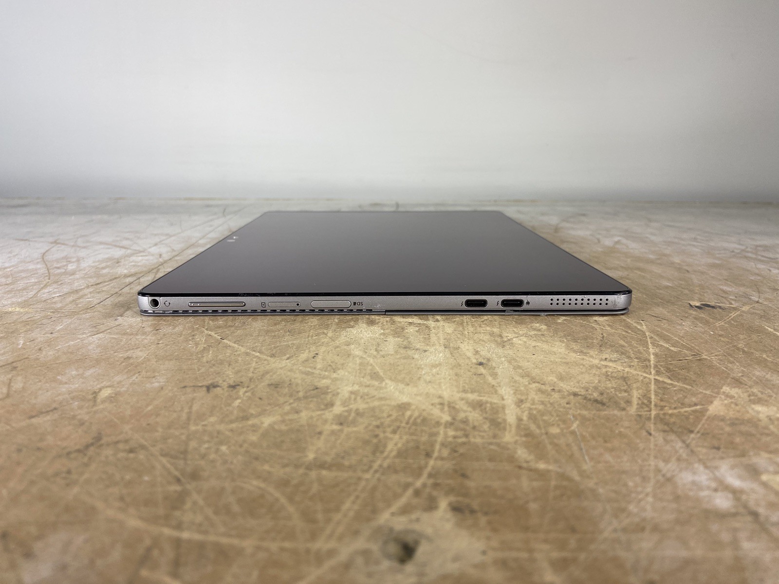 DELL LATITUDE 7210 2-IN-1 i5-10310U @ 1.70GHz, 8GB RAM, NO HDD/OS