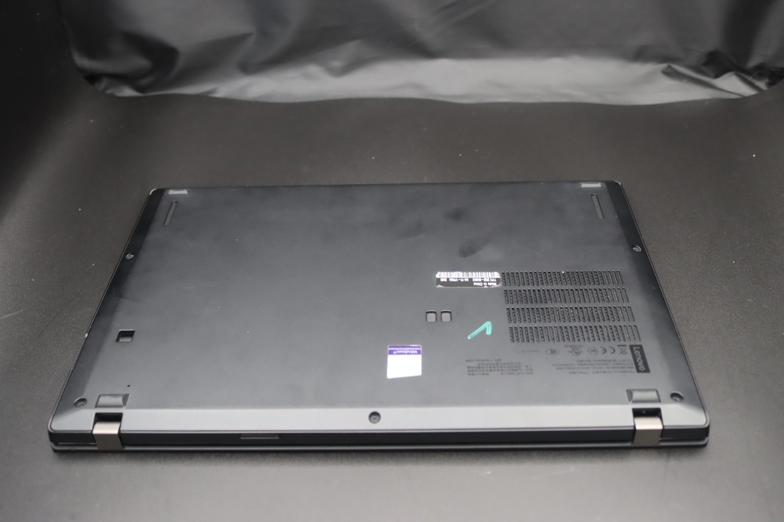Lenovo ThinkPad X390 13.3″(256 GB SSD, Intel Core i5-8265U, 1.6GHz, 8GB RAM)