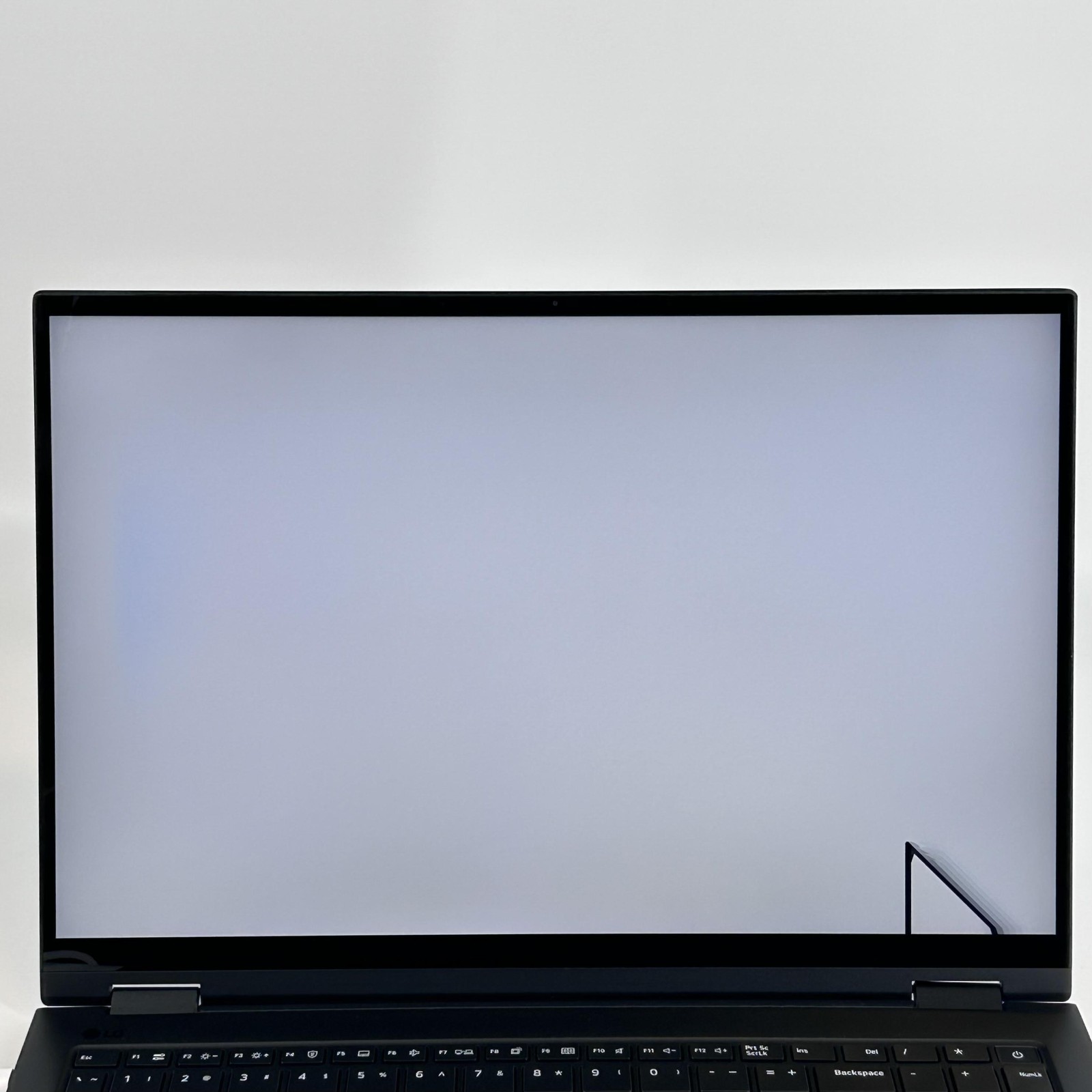 LG Gram 16 (2-in-1) QHD+ TOUCH 2.2 GHz i7-1360P 32GB 1TB SSD Good WHITE SPOTS