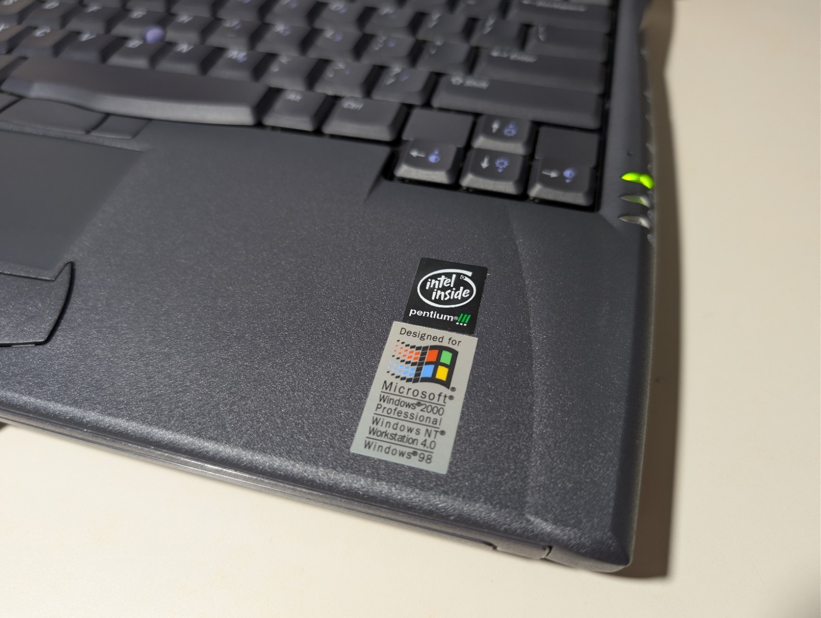 Read! DELL LATITUDE C600 | PENTIUM III 256MB RAM 20GB HDD | Windows 98 SE ATI