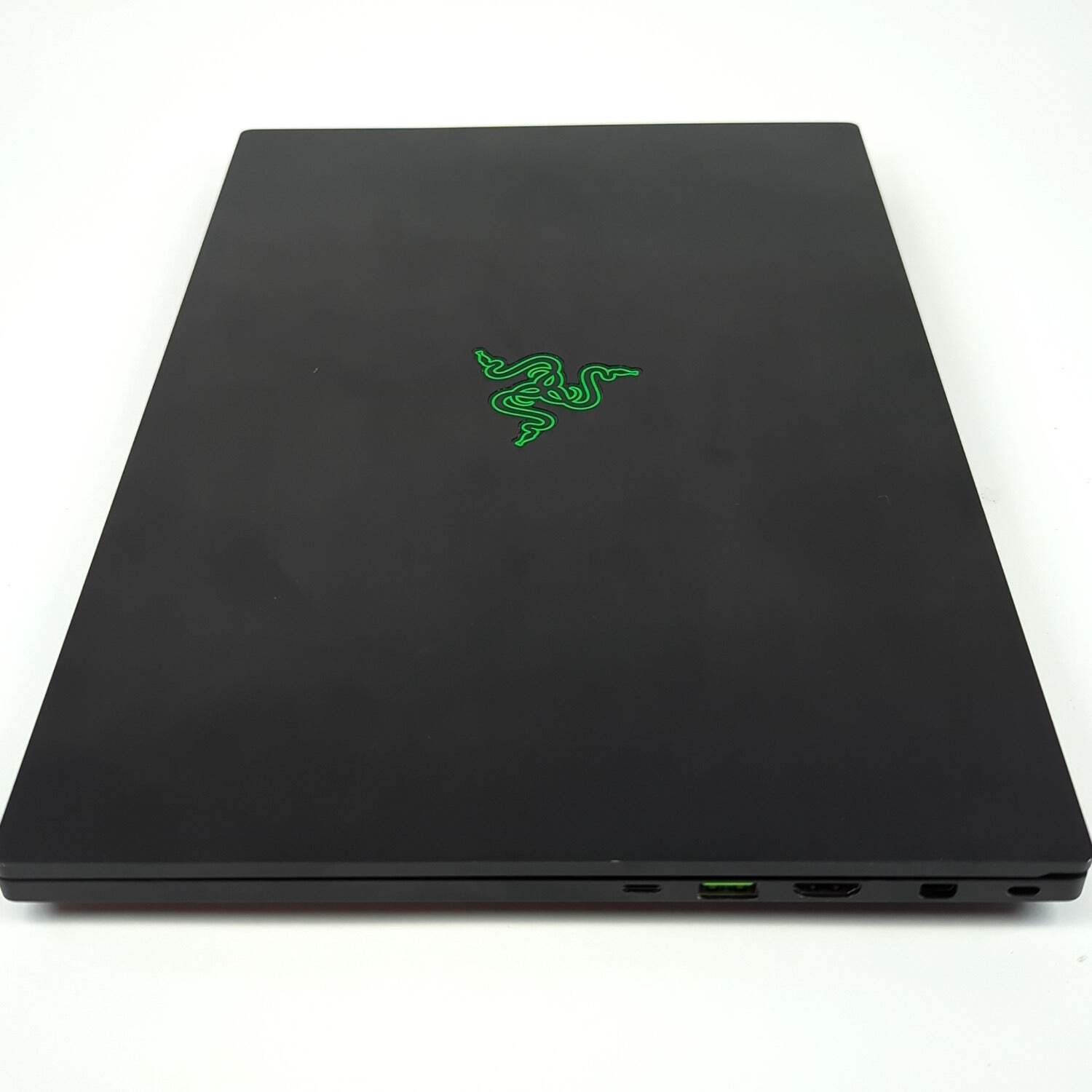 Razer Blade 15 RZ09-02705 i7-8750H 16GB RAM 512GB SSD GeForce GTX 1060 Max-Q