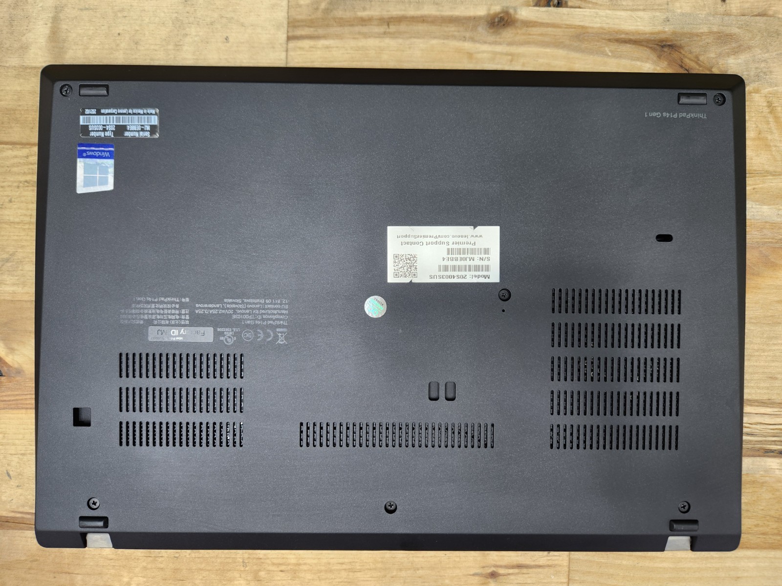 Lenovo ThinkPad P14s 14″ FHD i7-10610U 16GB 256GB SSD P520 GPU EXCELLENT BATT~