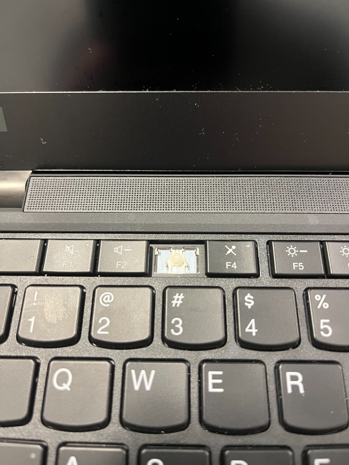 Lenovo ThinkPad T14 Gen 2 Core i7-1185G7 3.00GHz 24GB RAM 256GB SSD W11P *READ*