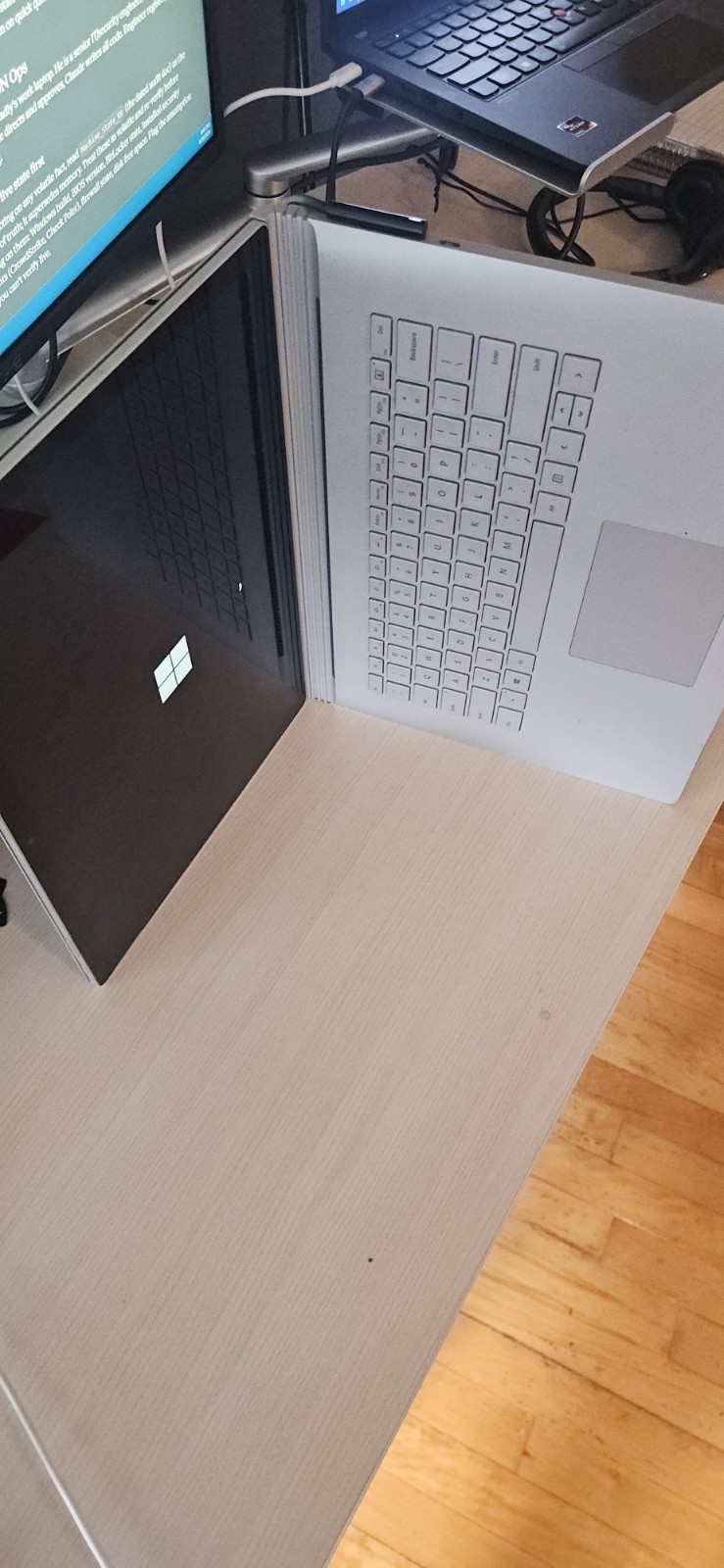 Microsoft Surface Book 2 15″ (256GB, Intel Core i7 8th Gen., 4.20GHz, 16GB)…