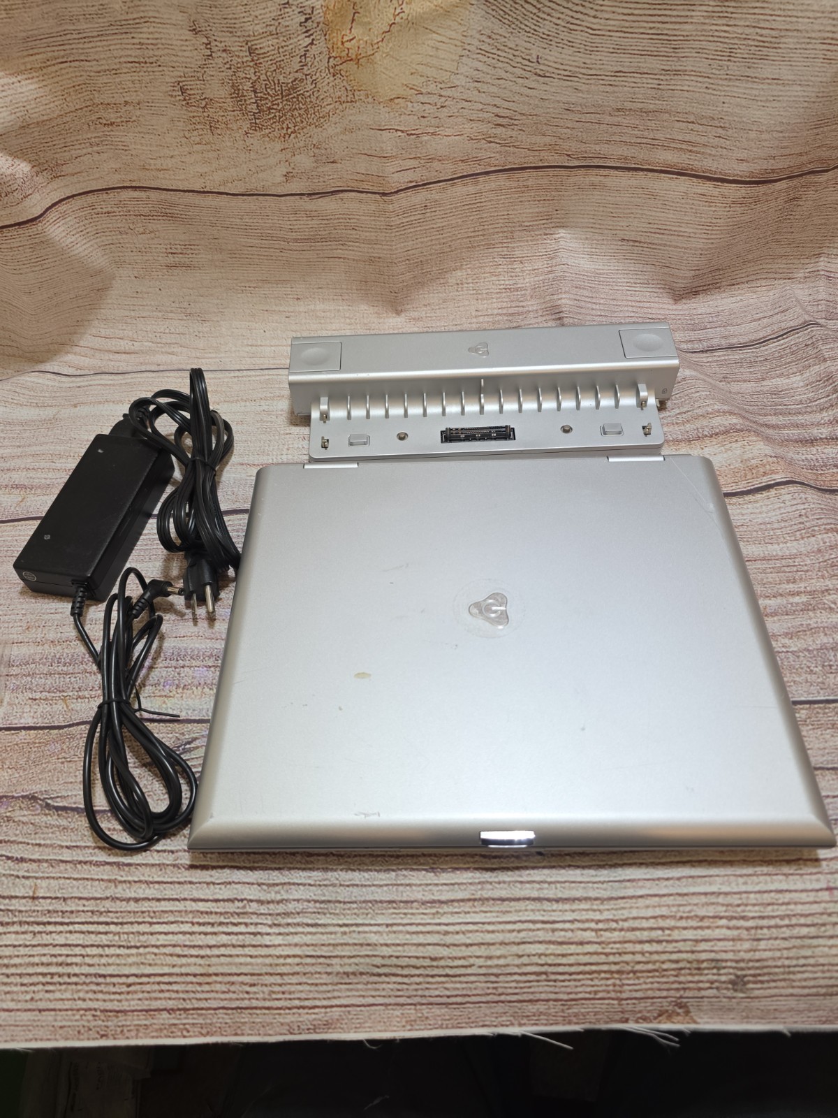 Gateway 450ROG 15in Screen Silver Laptop Computer CD/DVD RW Parts Only W Charger