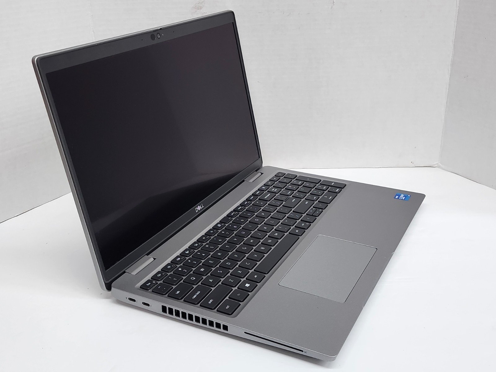 Dell Latitude 5520 Laptop – 11th Gen i5-1145G7 16GB 512GB Cam Backlit Touch Sp1