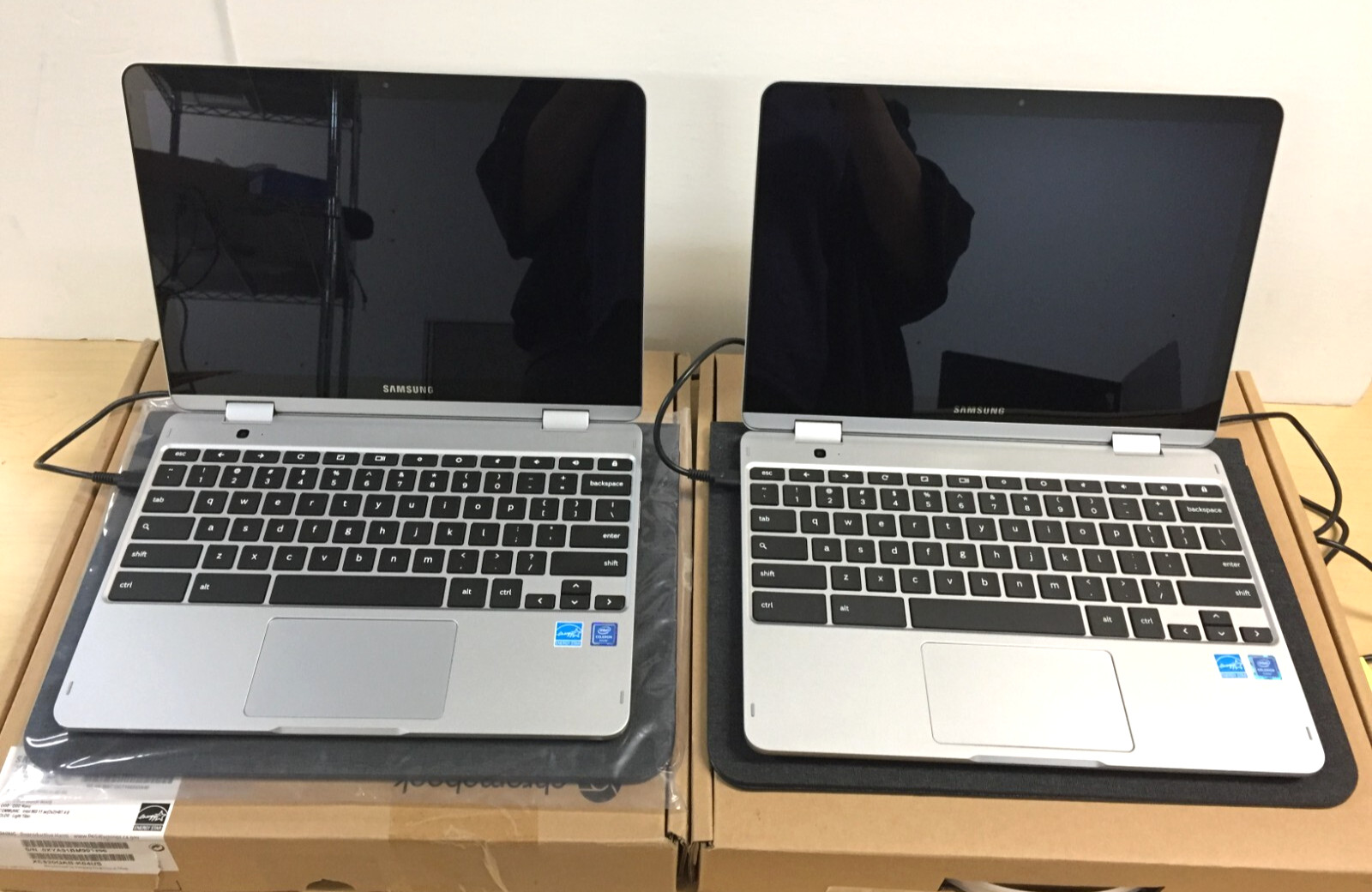 Lot of 2*PARTS*Samsung 520QAB-K04 12.2 Touch Chromebook/Intel 3965Y/4G/64GB eMMC