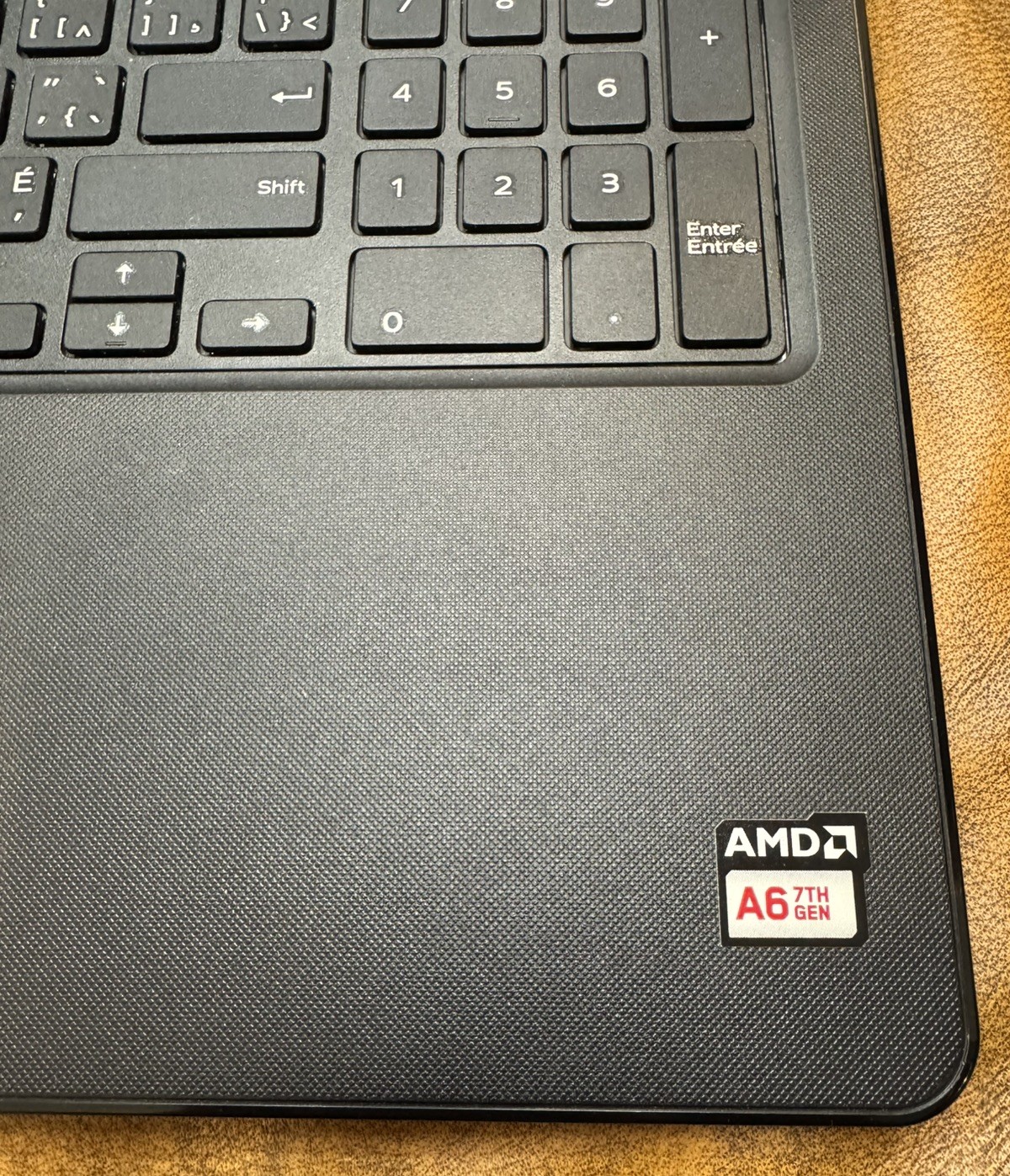 Dell Inspiron 15-3565/Amd A6-9225 2.60 ghz/4gb/1TB/Windows 10 Home No Power Cord
