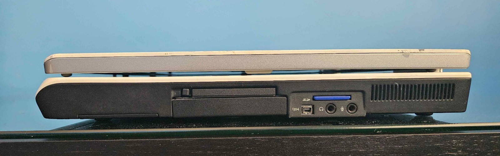 Dell Inspiron 9300 Pentium M 768 MB RAM 56 GB HDD Linux (With Charger!)