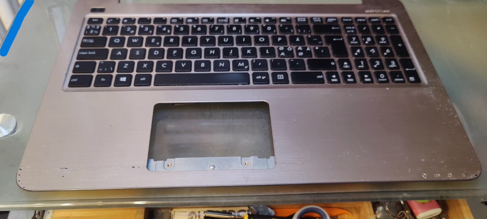 ASUS X556U F556U A556U K556U SCOCCA PALMREST 13NB0BG3AP0101 13N0-UAA0801