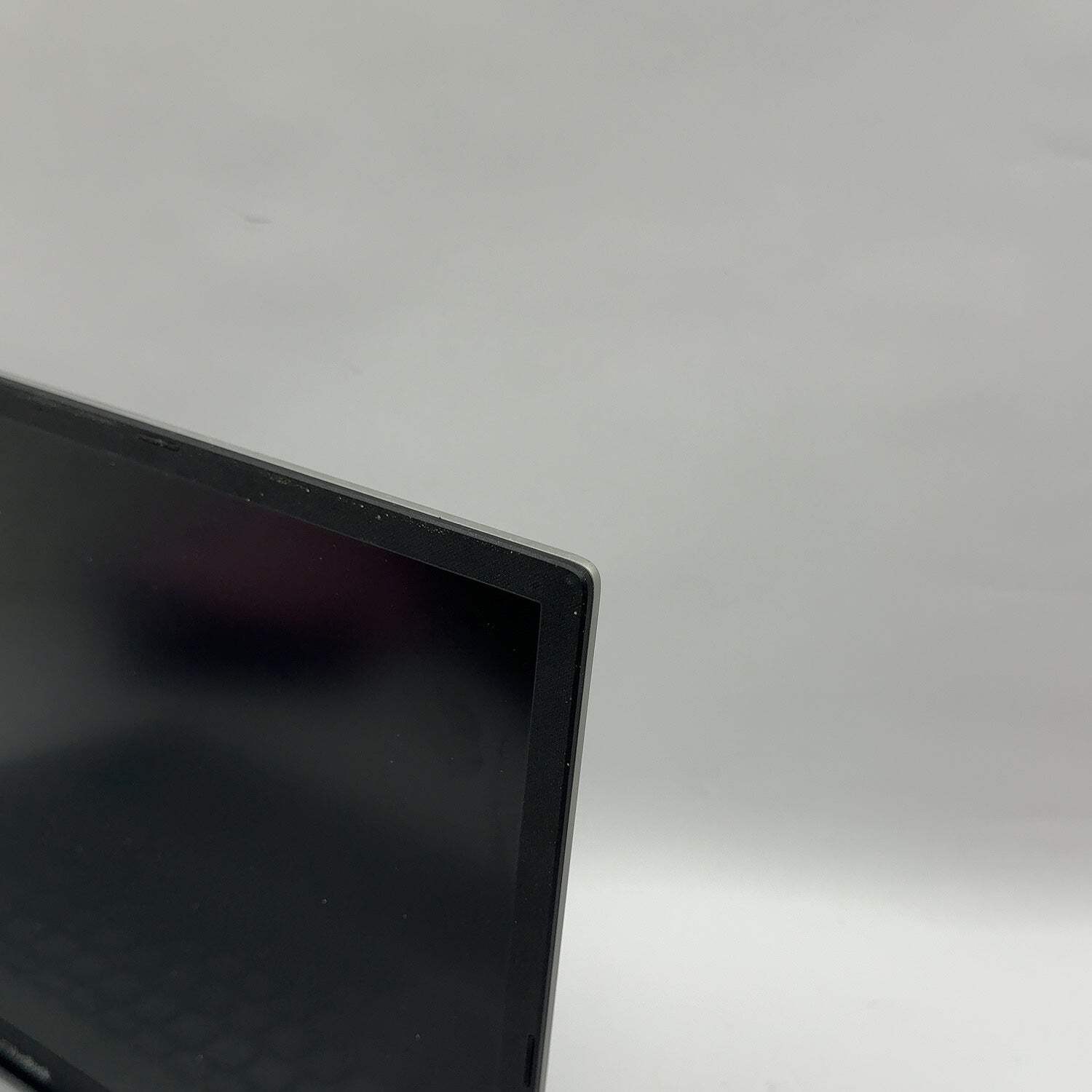Broken Asus Vivobook 17 K712EA-WH34 17.3″ i3-1115G4 8GB RAM 256GB SSD Bad LCD