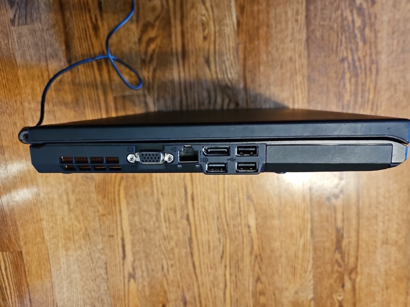 Lenovo ThinkPad T410 i5-M560 14″ 4gb/320gb HDD. Win XP pro. Issues