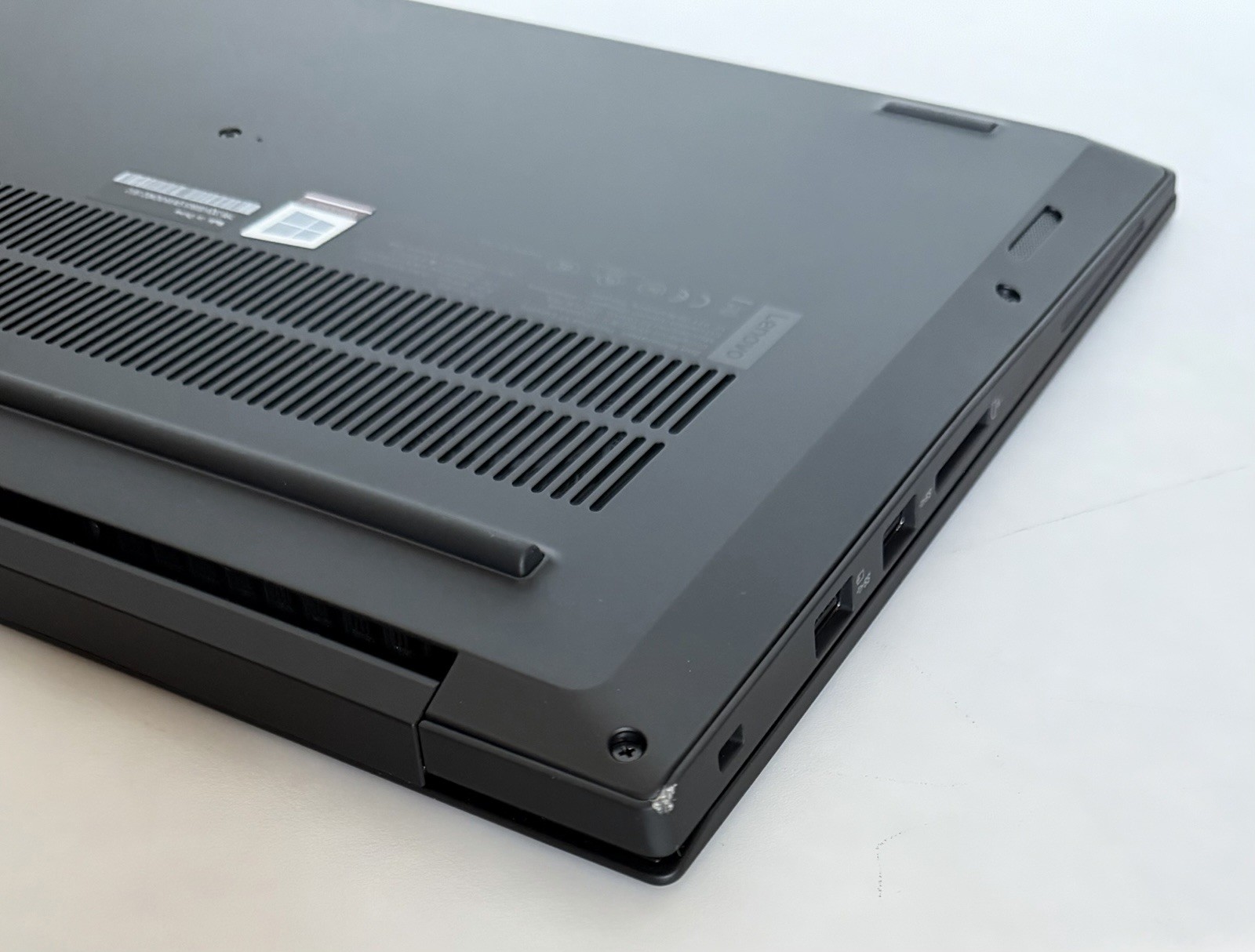 Lenovo X1 Extreme Gen 2 i7-9850H 32GB 512GB GTX 1650 Win 11 + Thunderbolt Dock