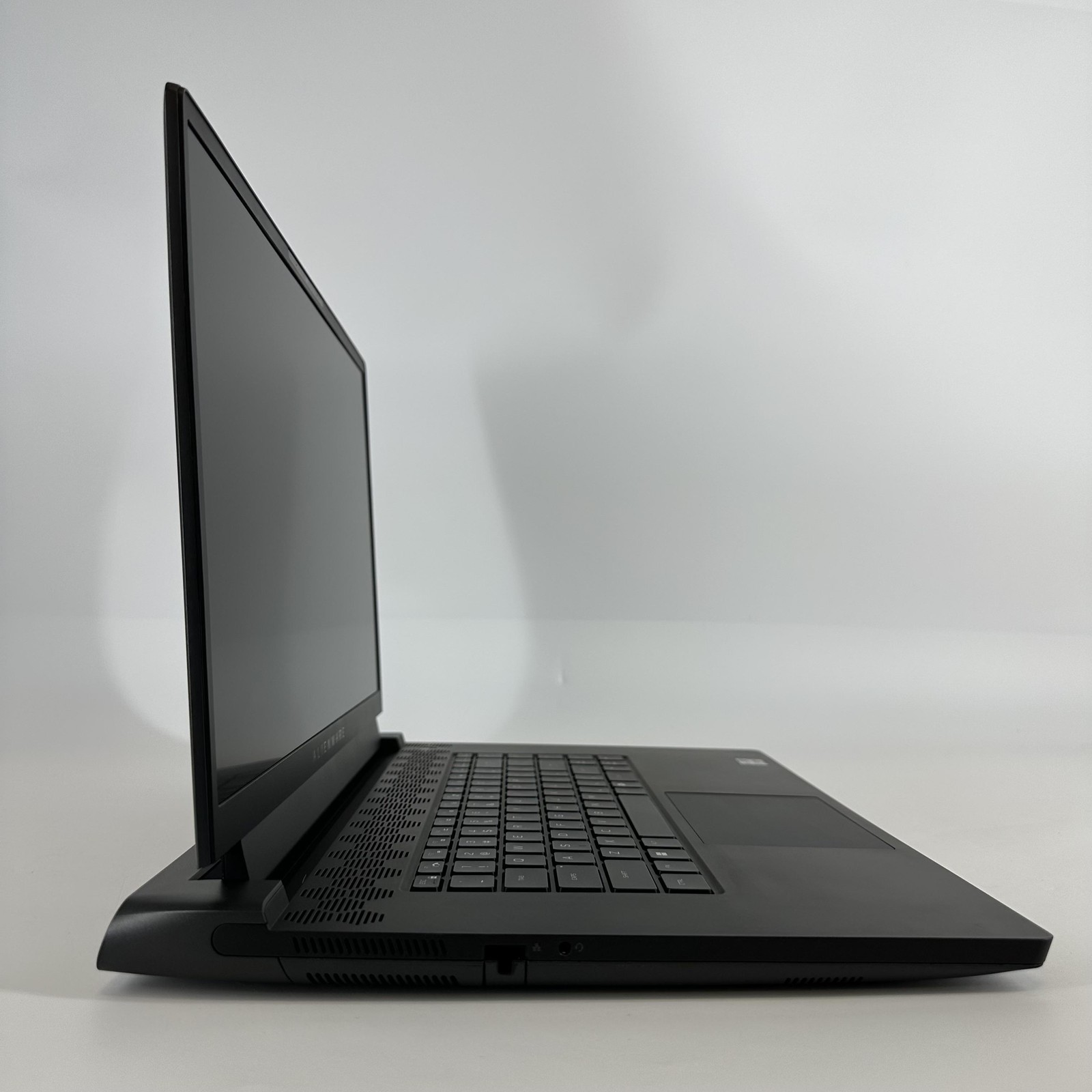 Dell Alienware M17 R5 480Hz FHD 3.2 GHz Ryzen 7 6800H 32GB 512GB SSD RTX 3070 Ti