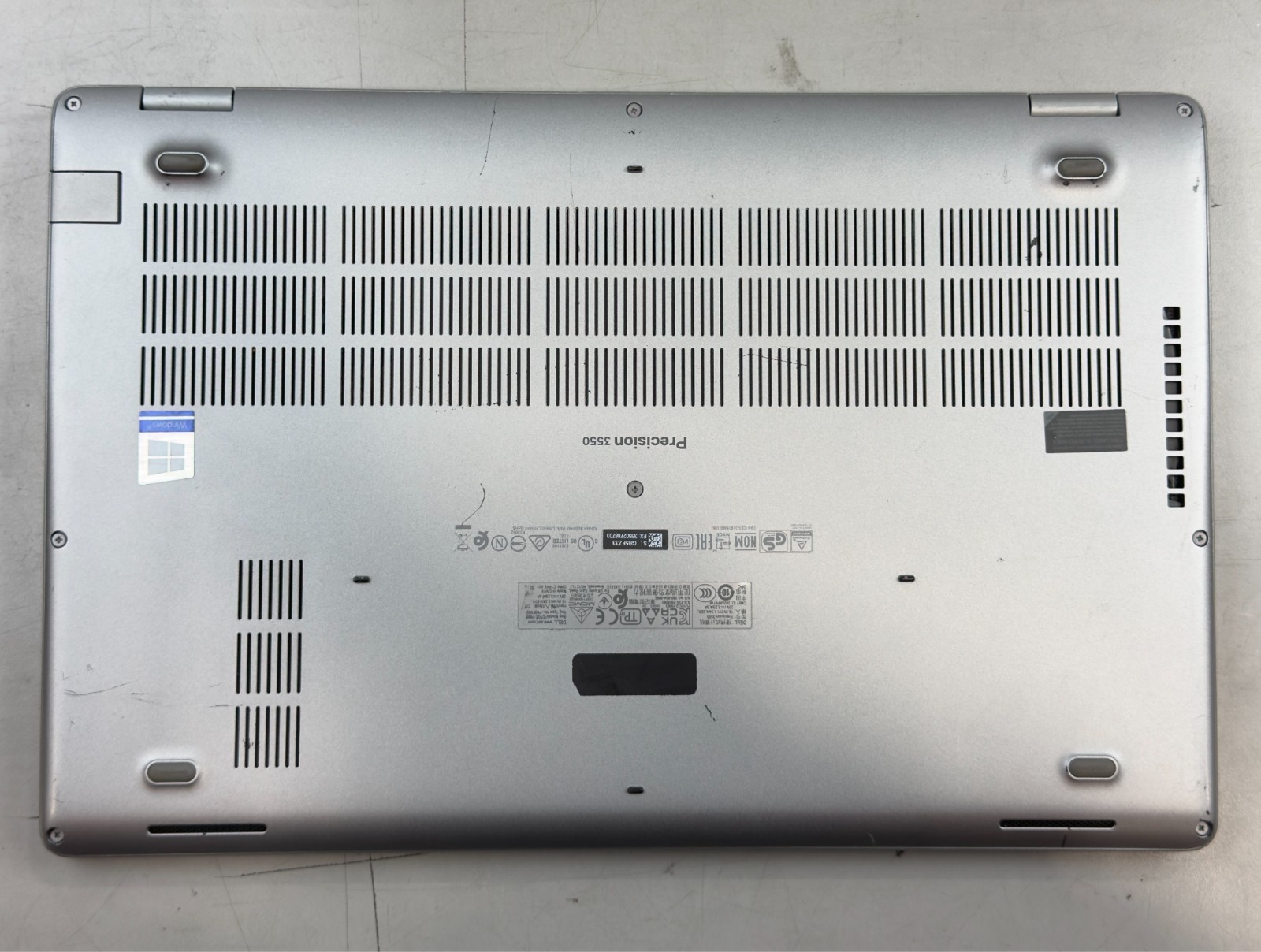 Dell Precision 3550 i7-10610U / 8GB RAM / Quadro P520 / NO SSD -RL5066
