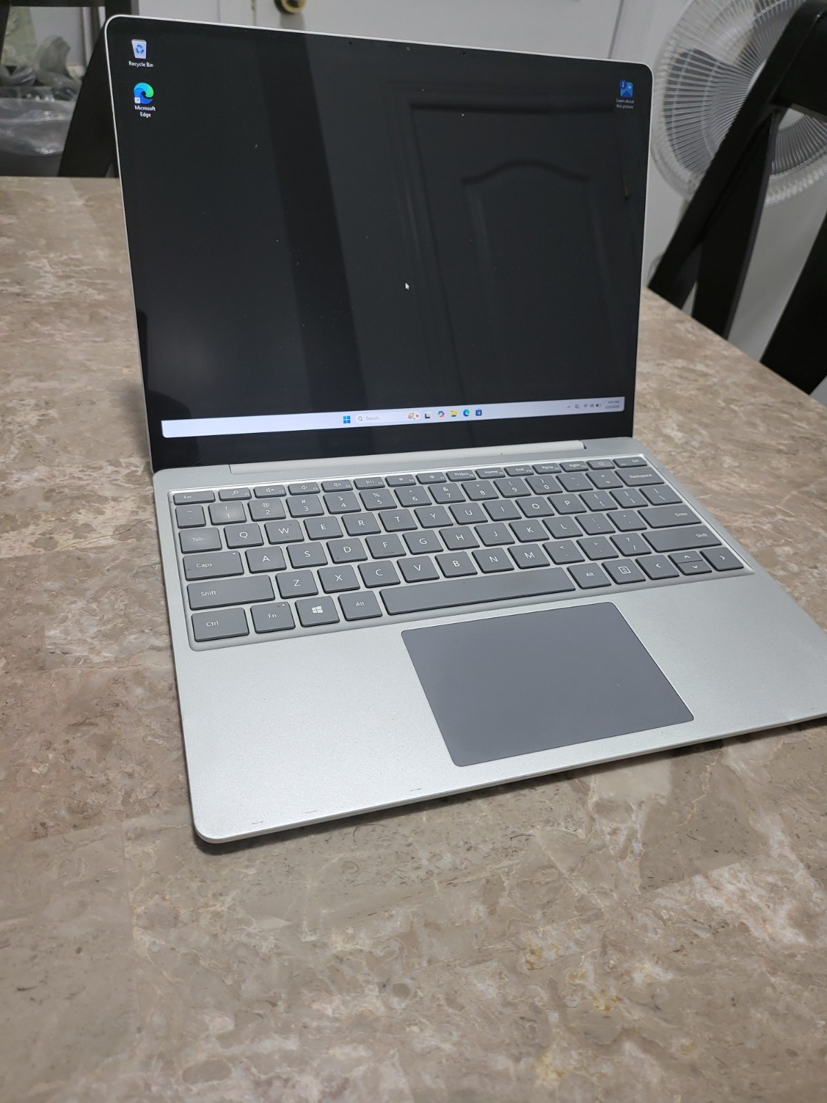 Microsoft Laptop 1943 Surface Go WIN 11 Core i5 10th Gen 8GB 256GB /Screen Crack