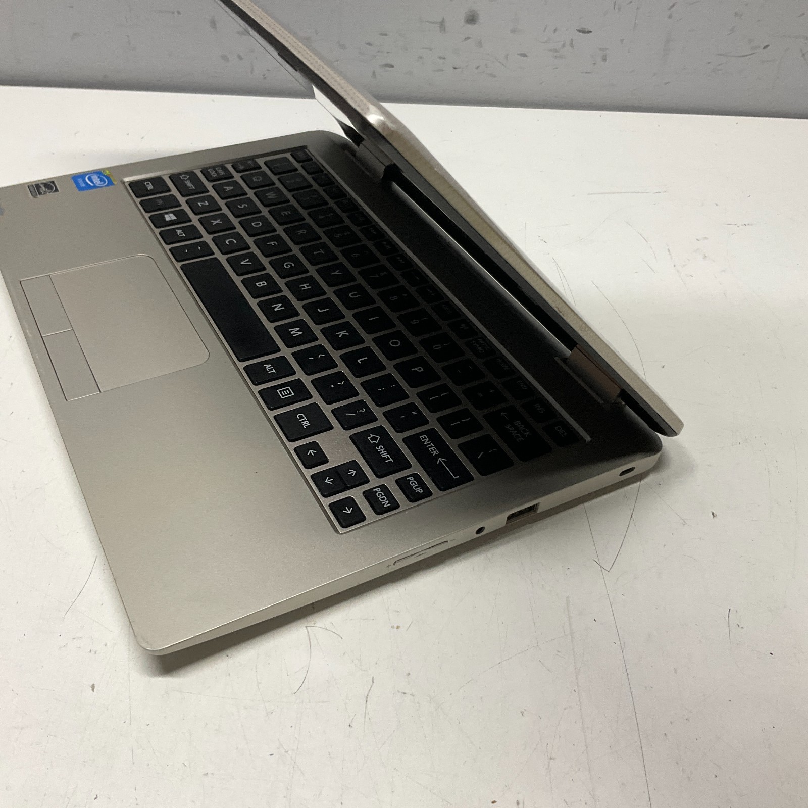 Toshiba Satellite L15W-B1302 Intel Celeron N2840 2.16GHz 4 GB 500GB HDD NO OS