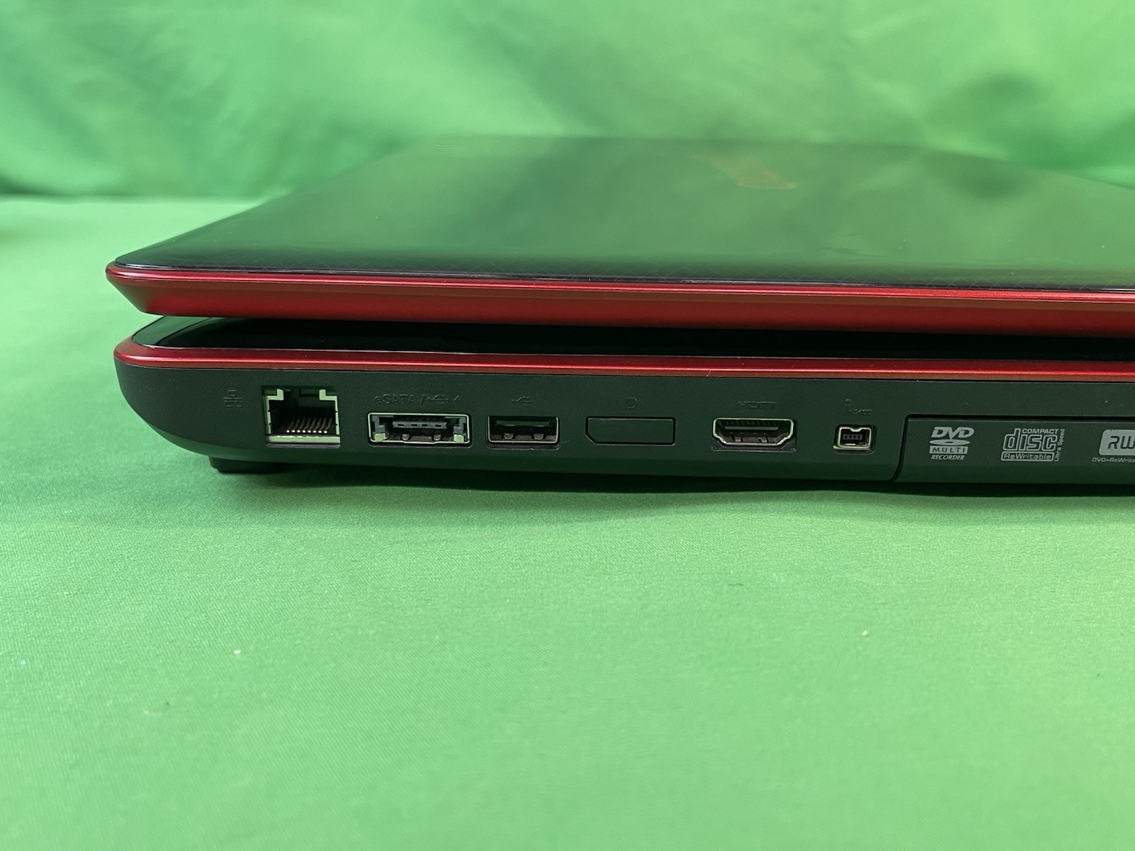 Toshiba Qosmio X505-Q896 Gaming | i7-740QM | 4GB DDR3 | 500GB HDD | Win 10