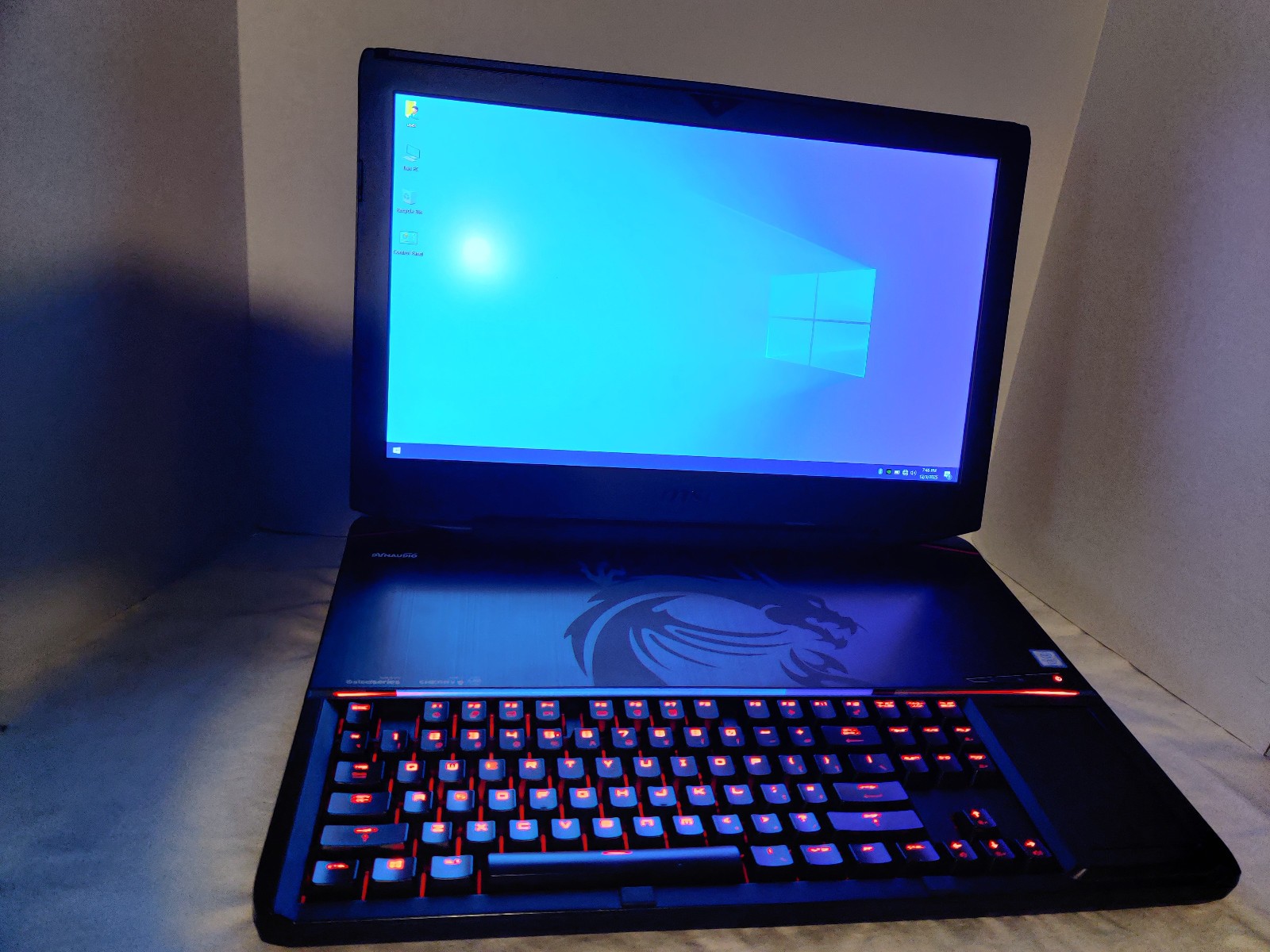 MSI Titan GT83VR 6RF Laptop i7-6920HQ 32GB GTX 1080 1TB SLI Gaming
